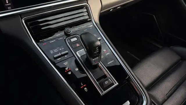 Porsche Panamera view 29