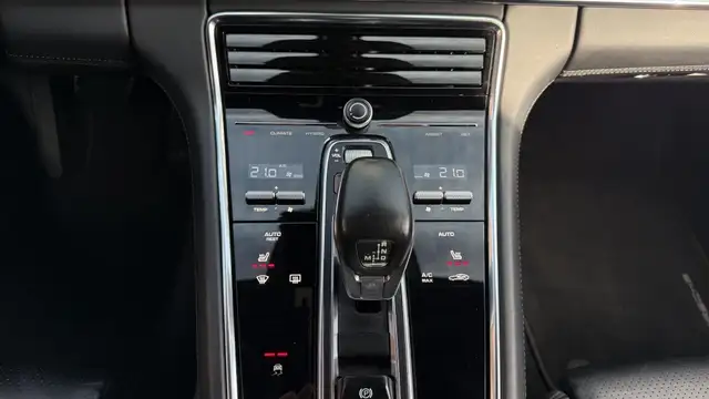 Porsche Panamera view 28