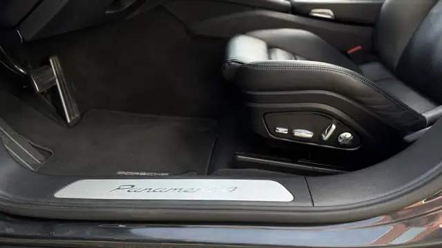 Porsche Panamera view 9