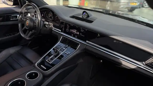Porsche Panamera view 7