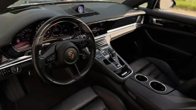 Porsche Panamera view 13