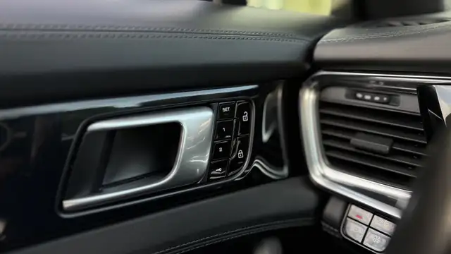Porsche Panamera view 15