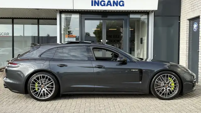 Porsche Panamera view 5