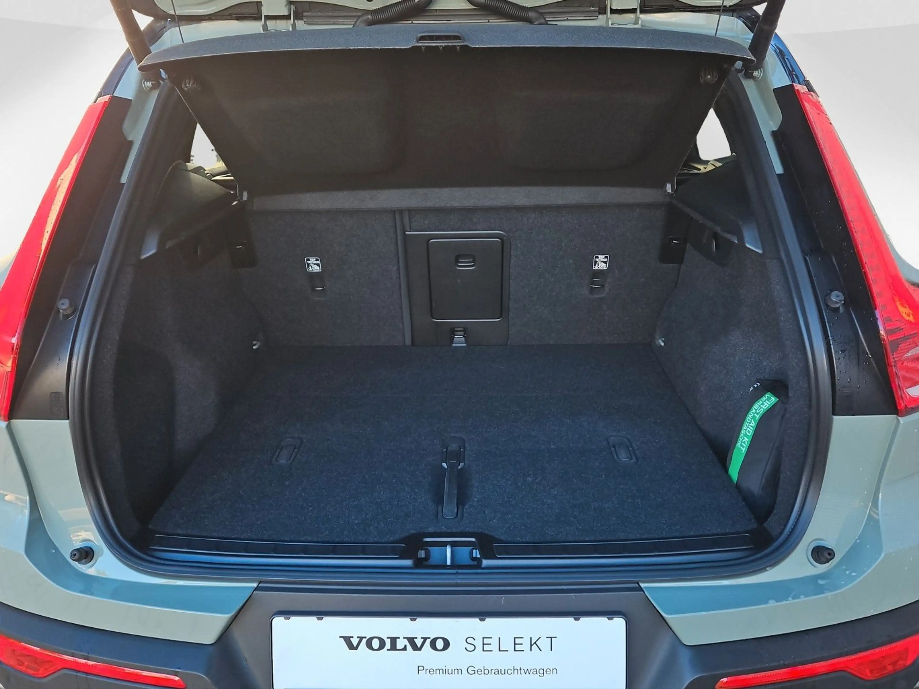 Volvo XC40 Single Extended Range 82 kWh Ultimate/PANO — photo 12