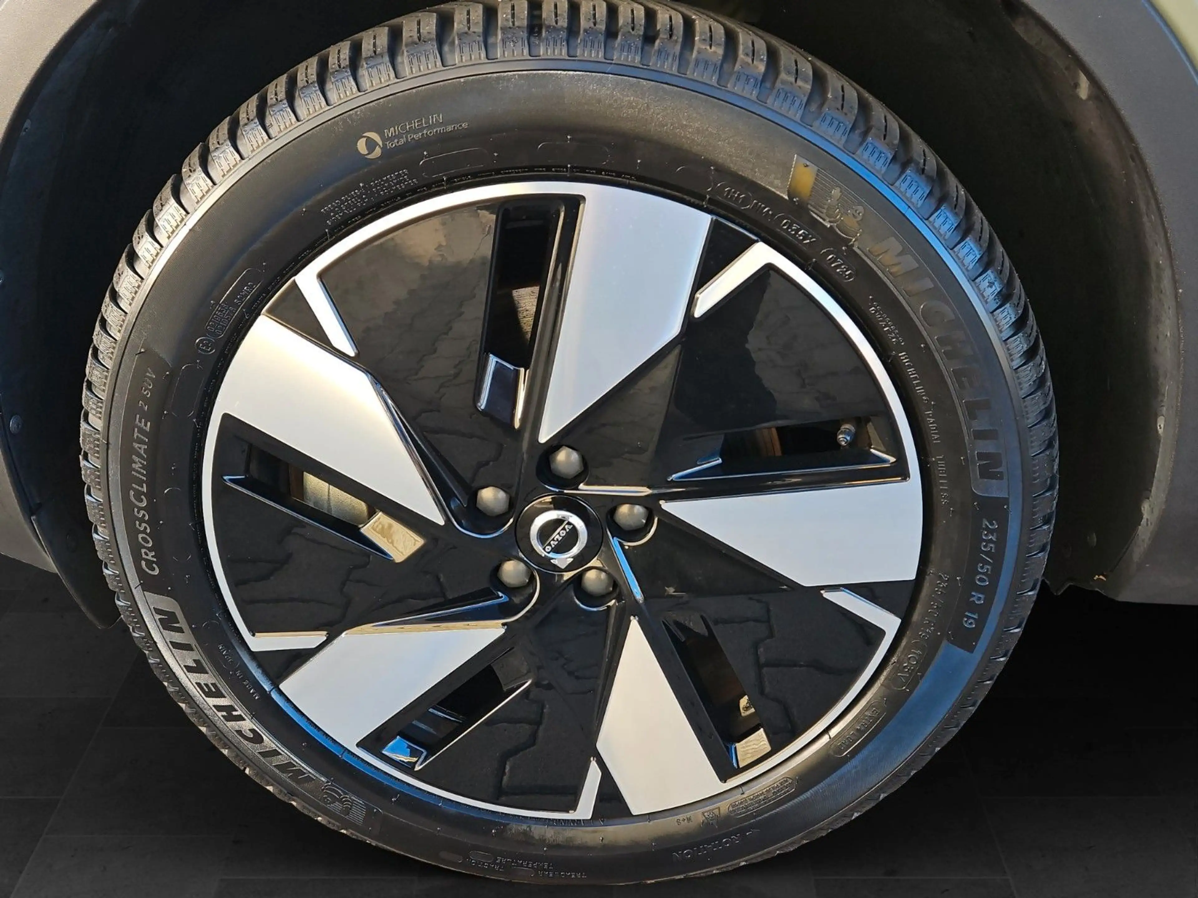 Volvo XC40 Single Extended Range 82 kWh Ultimate/PANO — photo 11