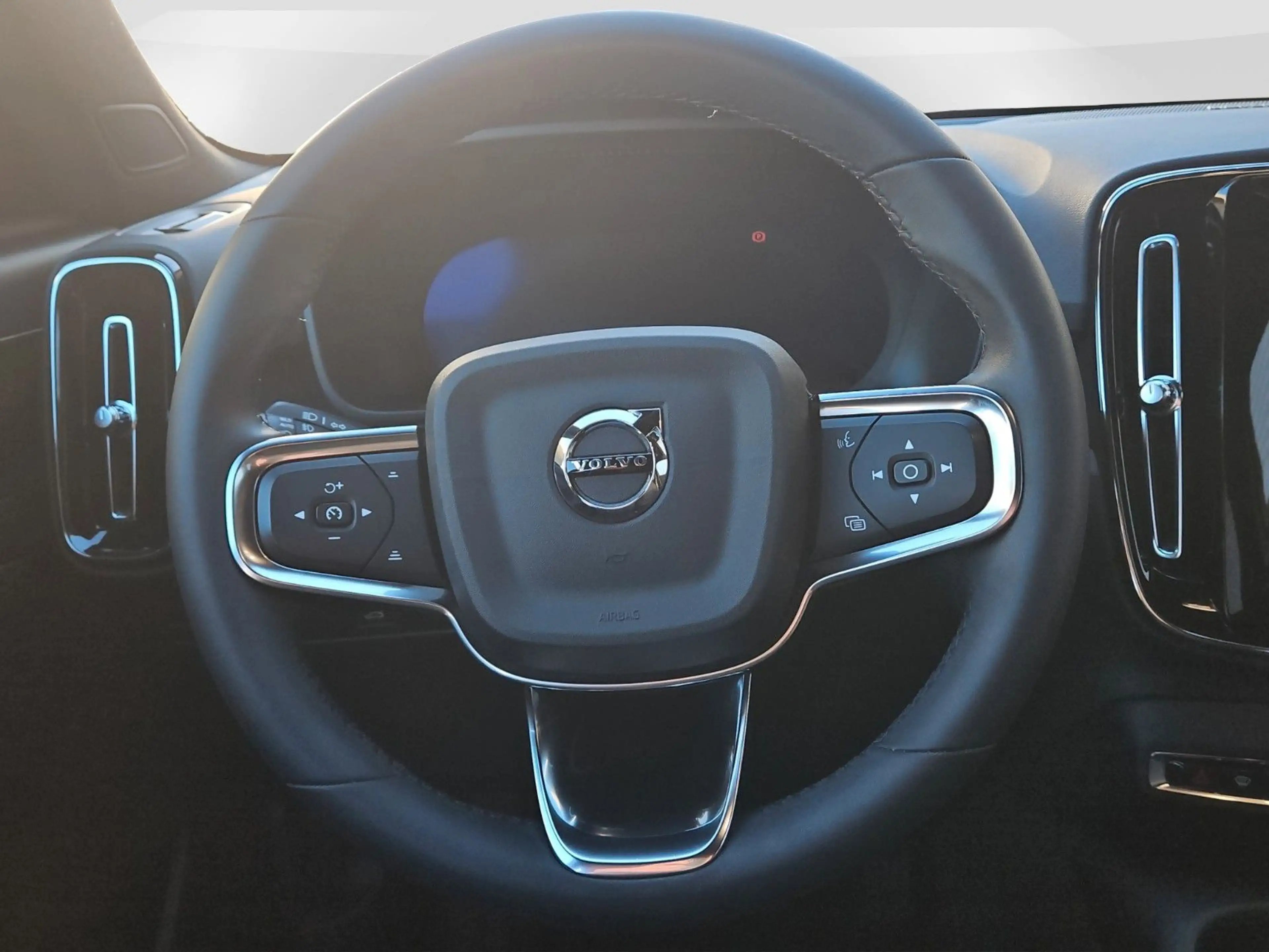 Volvo XC40 Single Extended Range 82 kWh Ultimate/PANO — photo 13