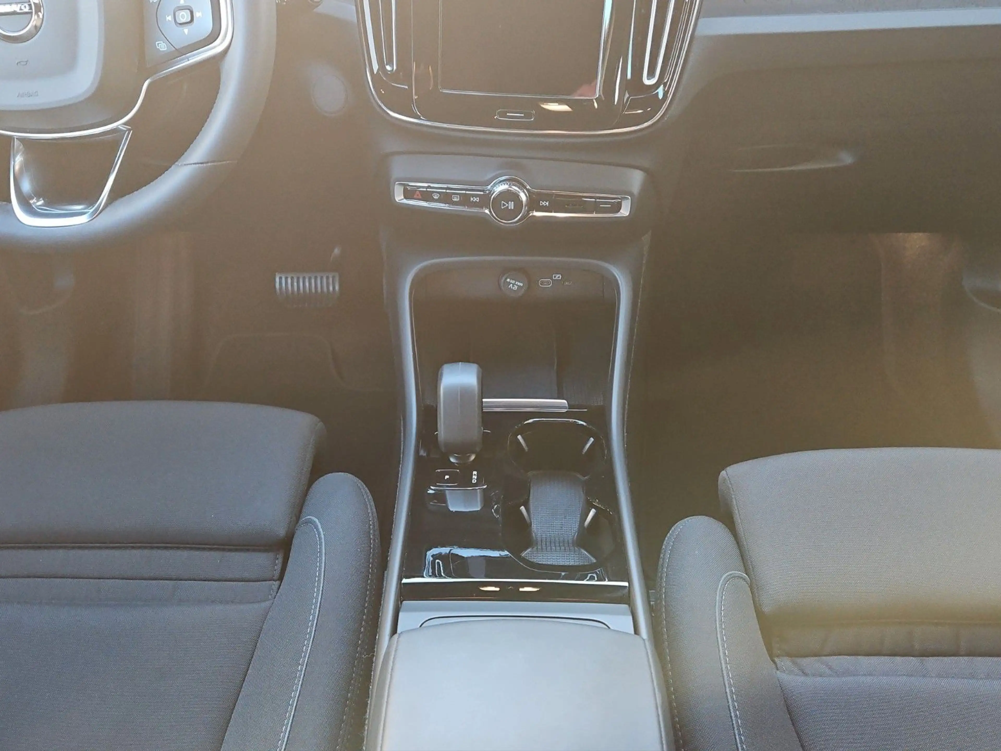 Volvo XC40 Single Extended Range 82 kWh Ultimate/PANO — photo 15