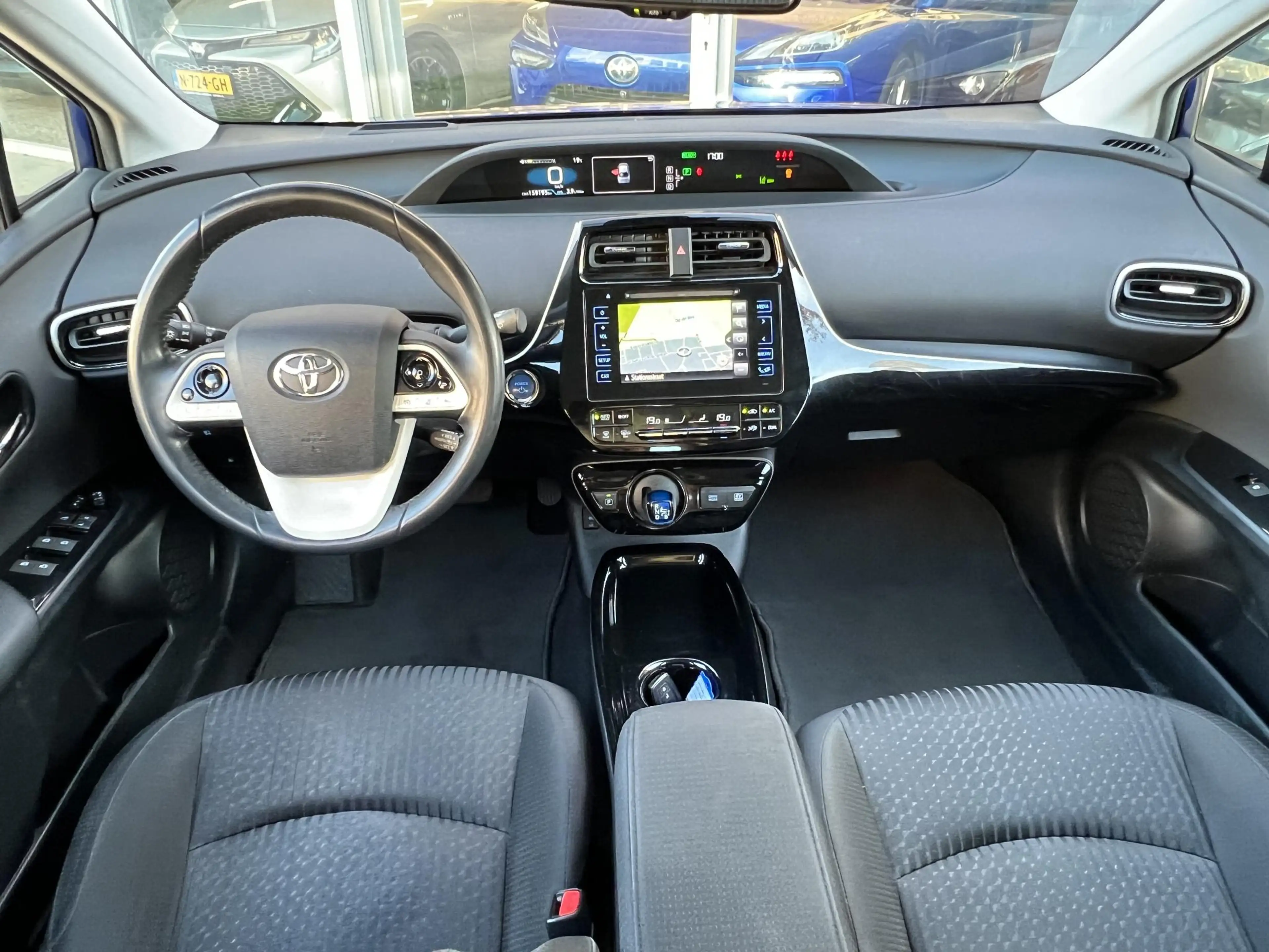 Toyota Prius 1.8 Dynamic | Trekhaak, Head up display, Parkeerca — photo 19