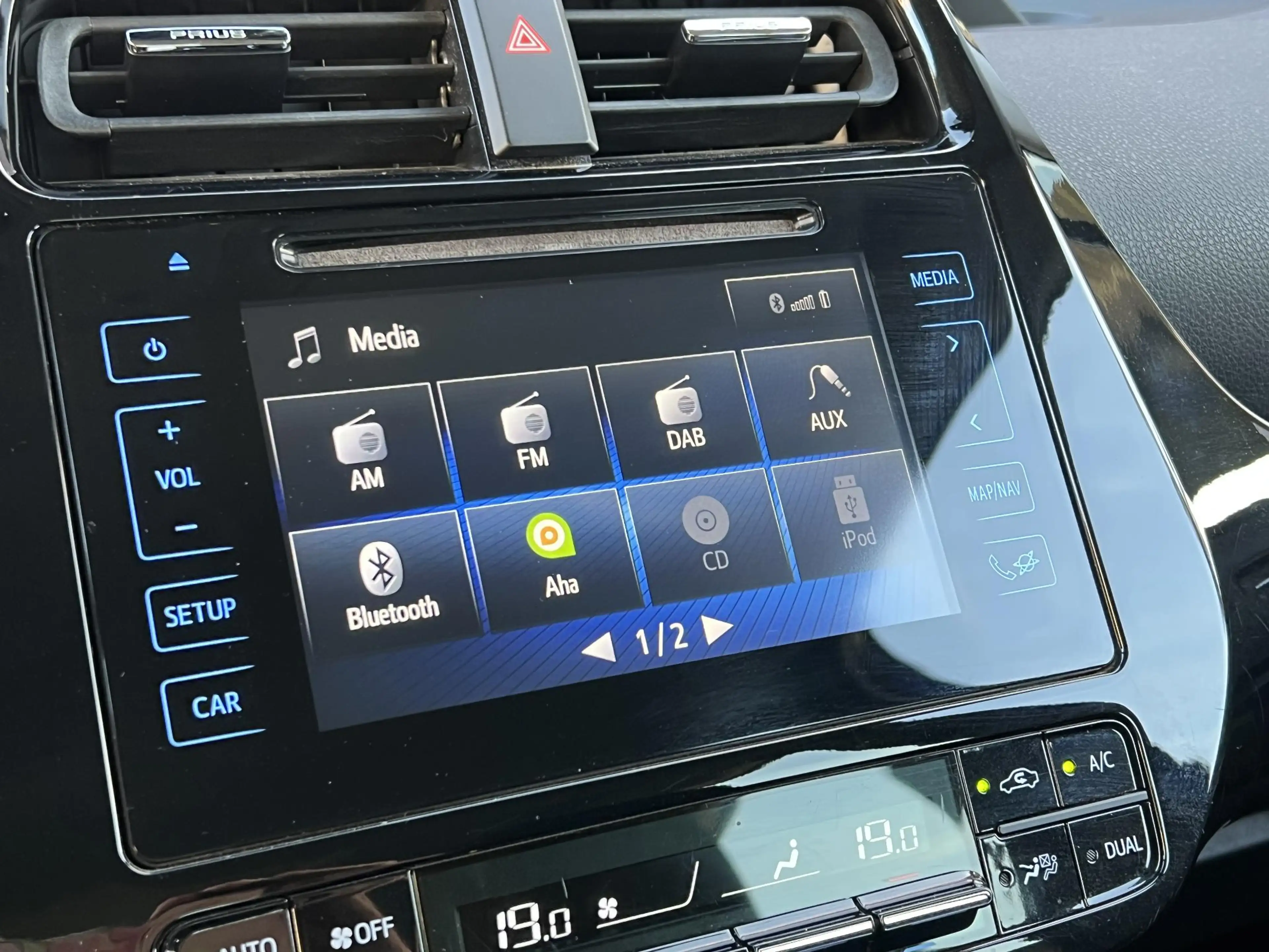 Toyota Prius 1.8 Dynamic | Trekhaak, Head up display, Parkeerca — photo 38