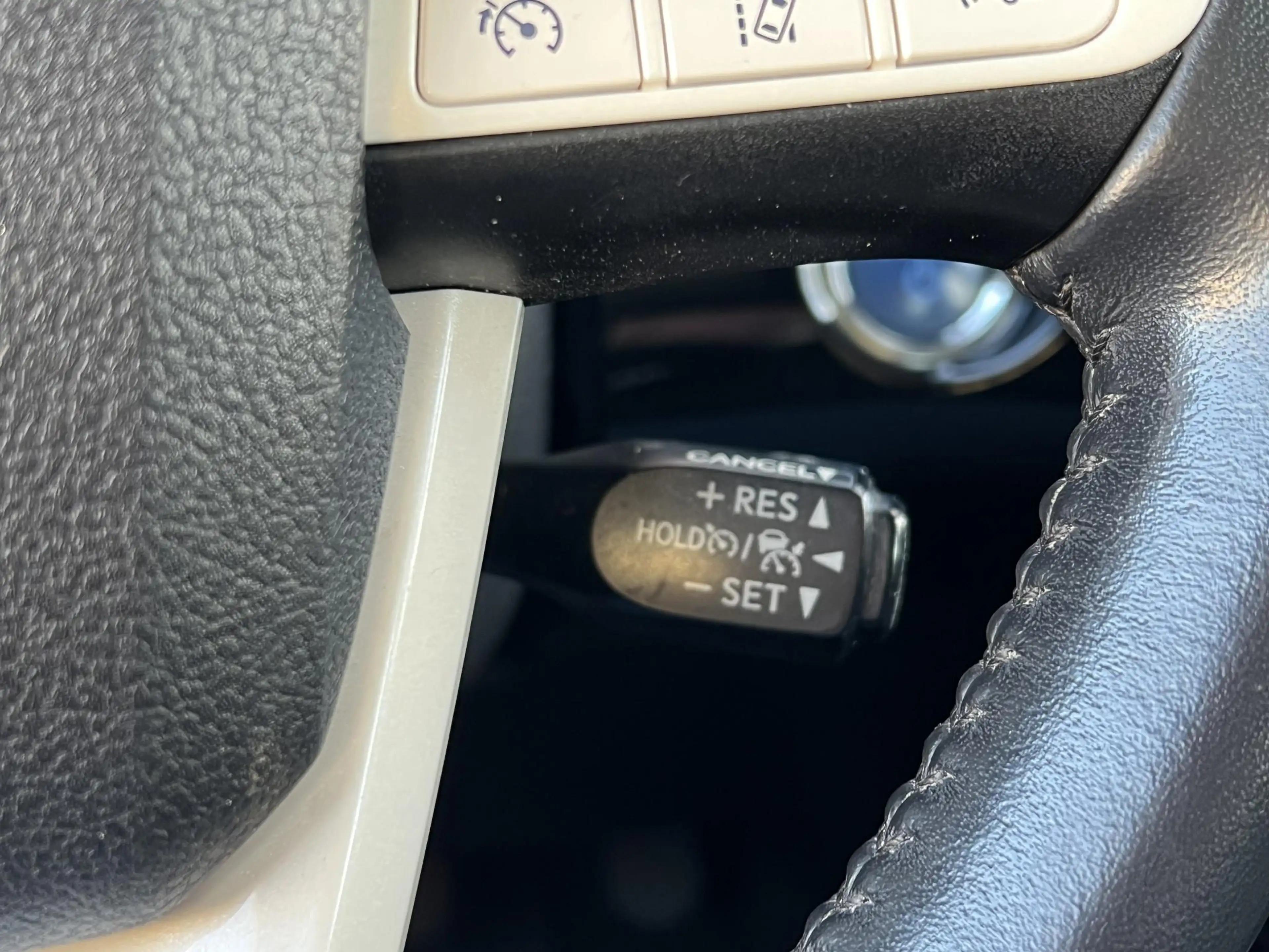 Toyota Prius 1.8 Dynamic | Trekhaak, Head up display, Parkeerca — photo 32