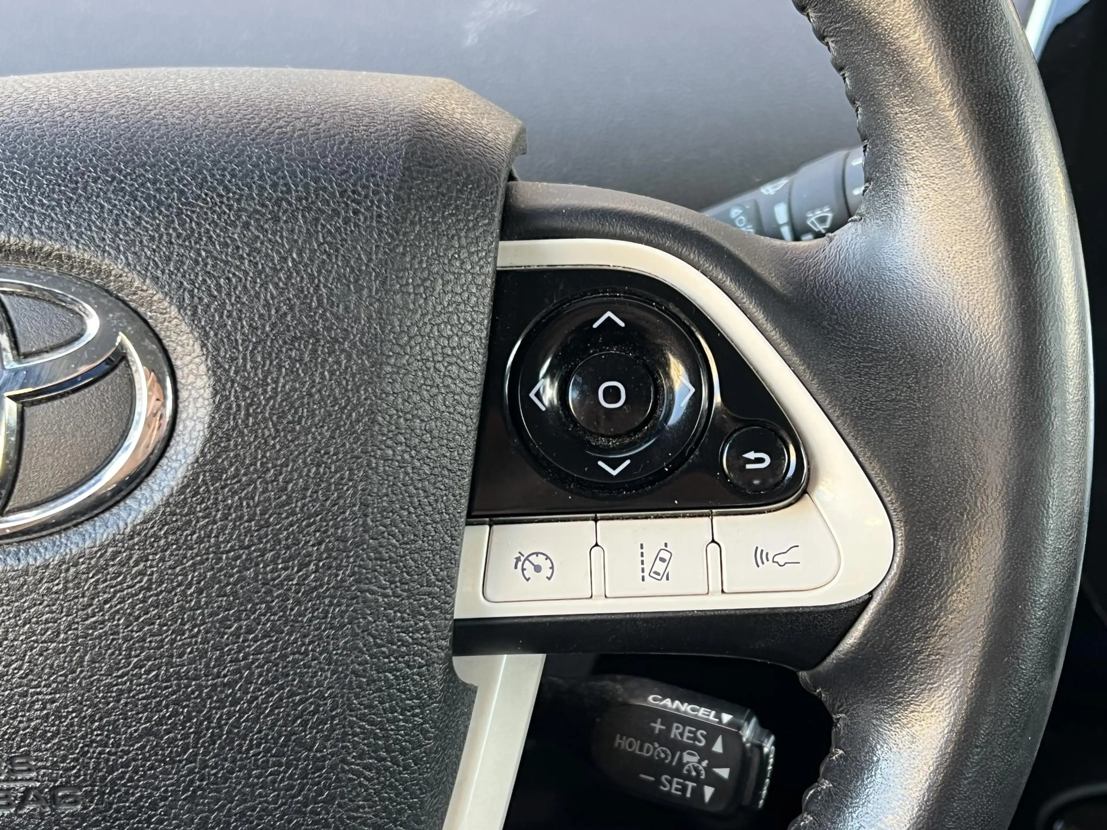 Toyota Prius 1.8 Dynamic | Trekhaak, Head up display, Parkeerca — photo 29