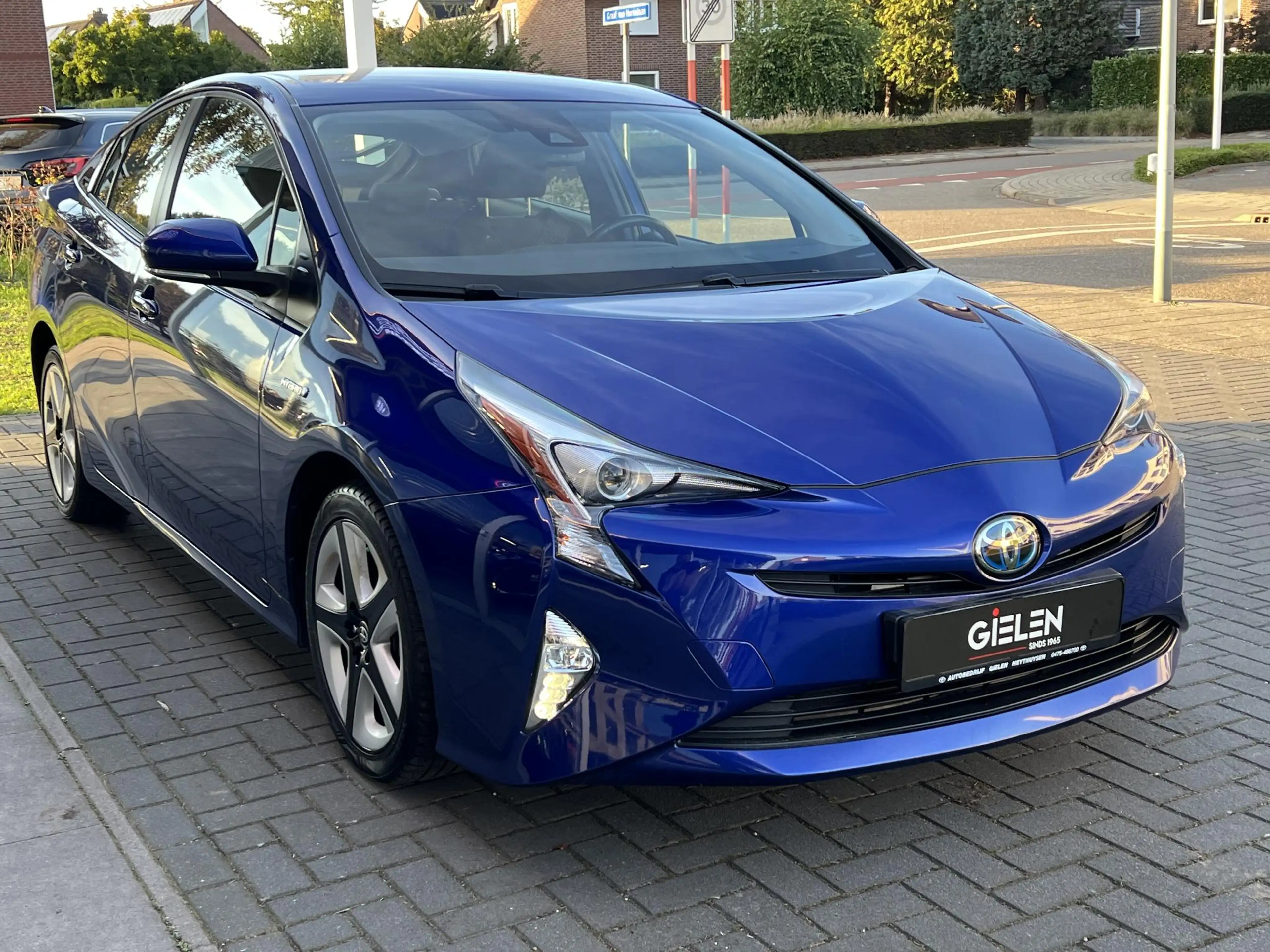 Toyota Prius 1.8 Dynamic | Trekhaak, Head up display, Parkeerca — photo 11
