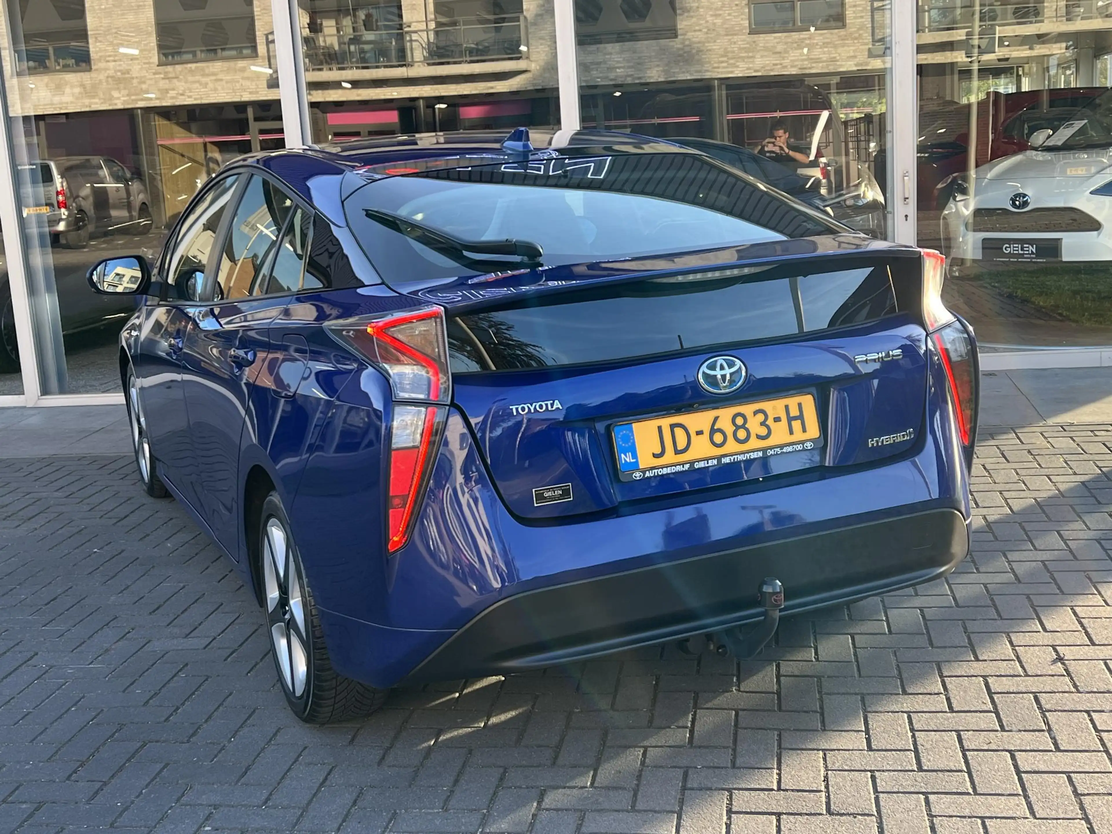 Toyota Prius 1.8 Dynamic | Trekhaak, Head up display, Parkeerca — photo 17