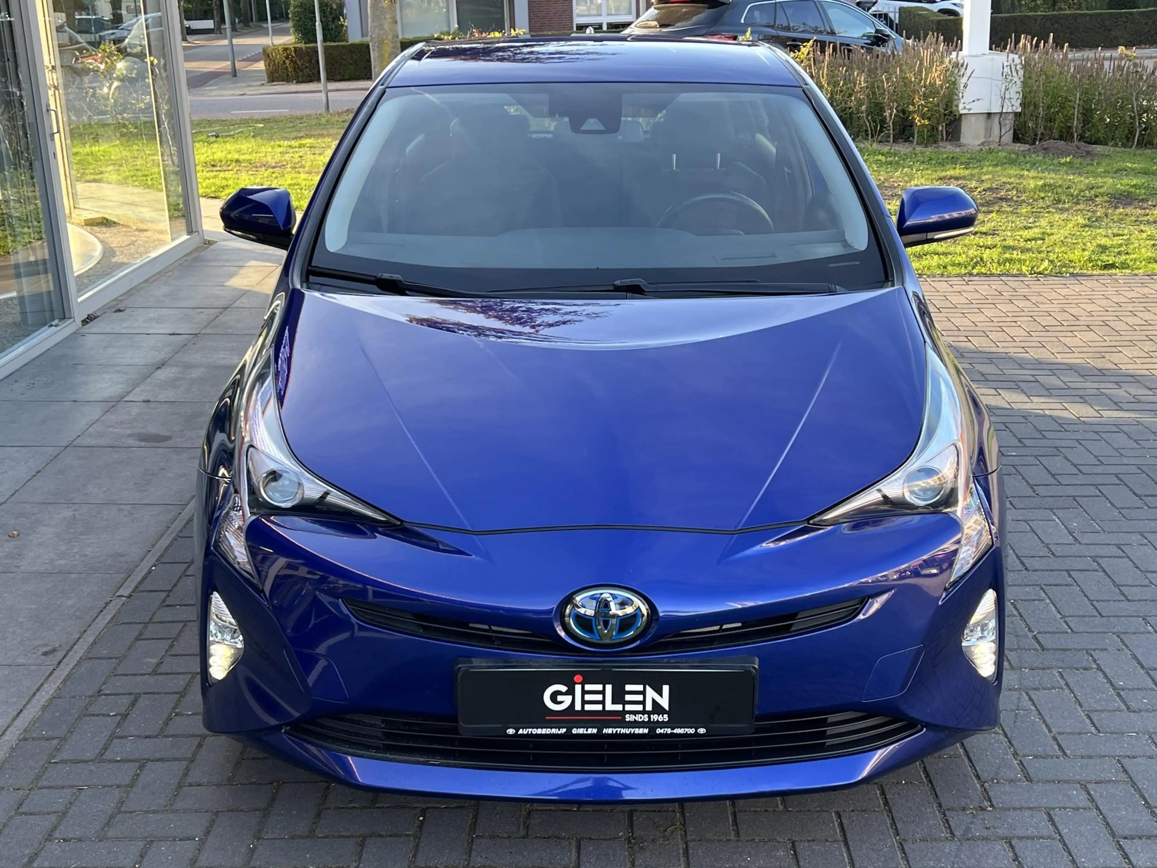 Toyota Prius 1.8 Dynamic | Trekhaak, Head up display, Parkeerca — photo 10