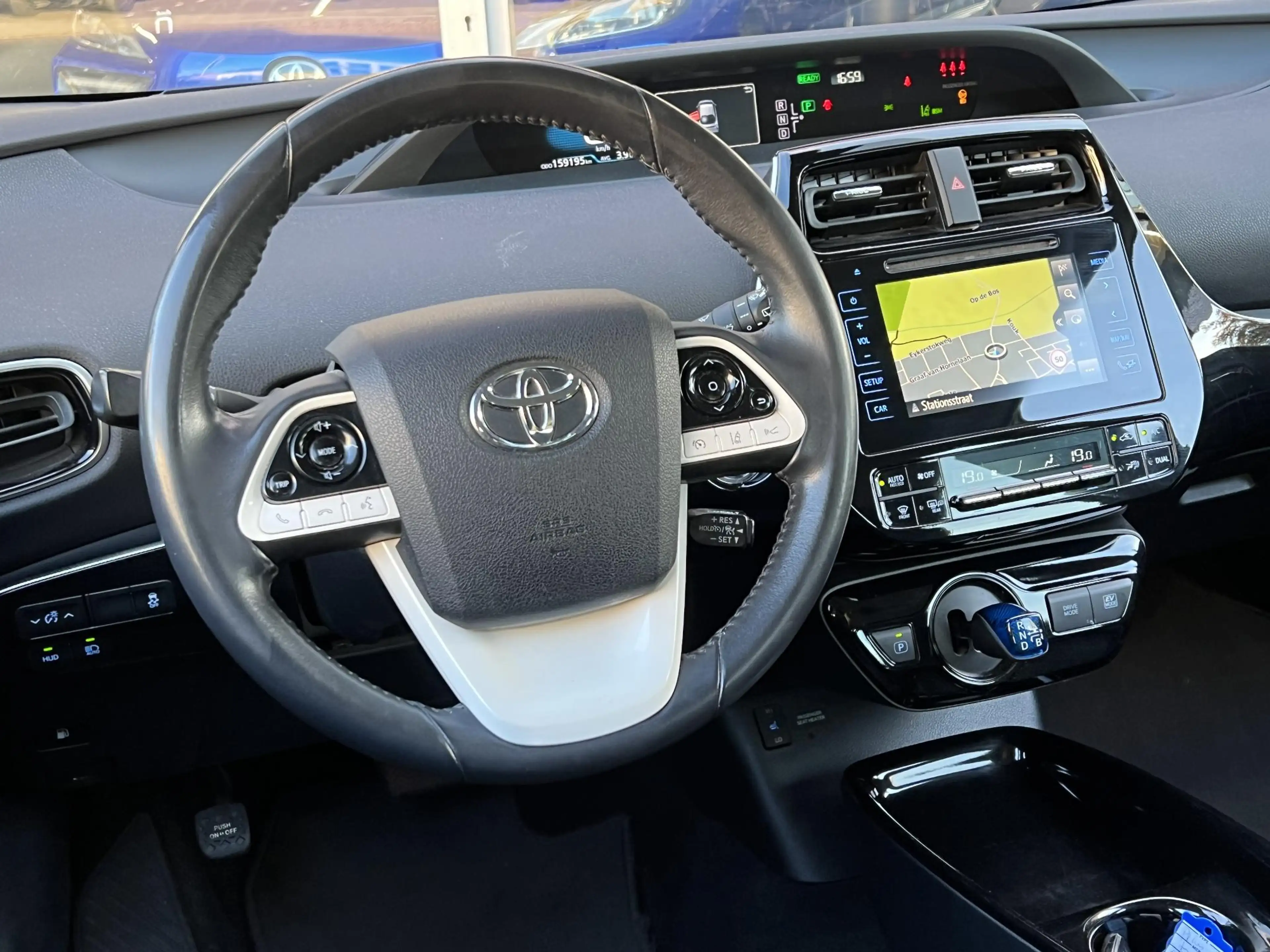 Toyota Prius 1.8 Dynamic | Trekhaak, Head up display, Parkeerca — photo 15