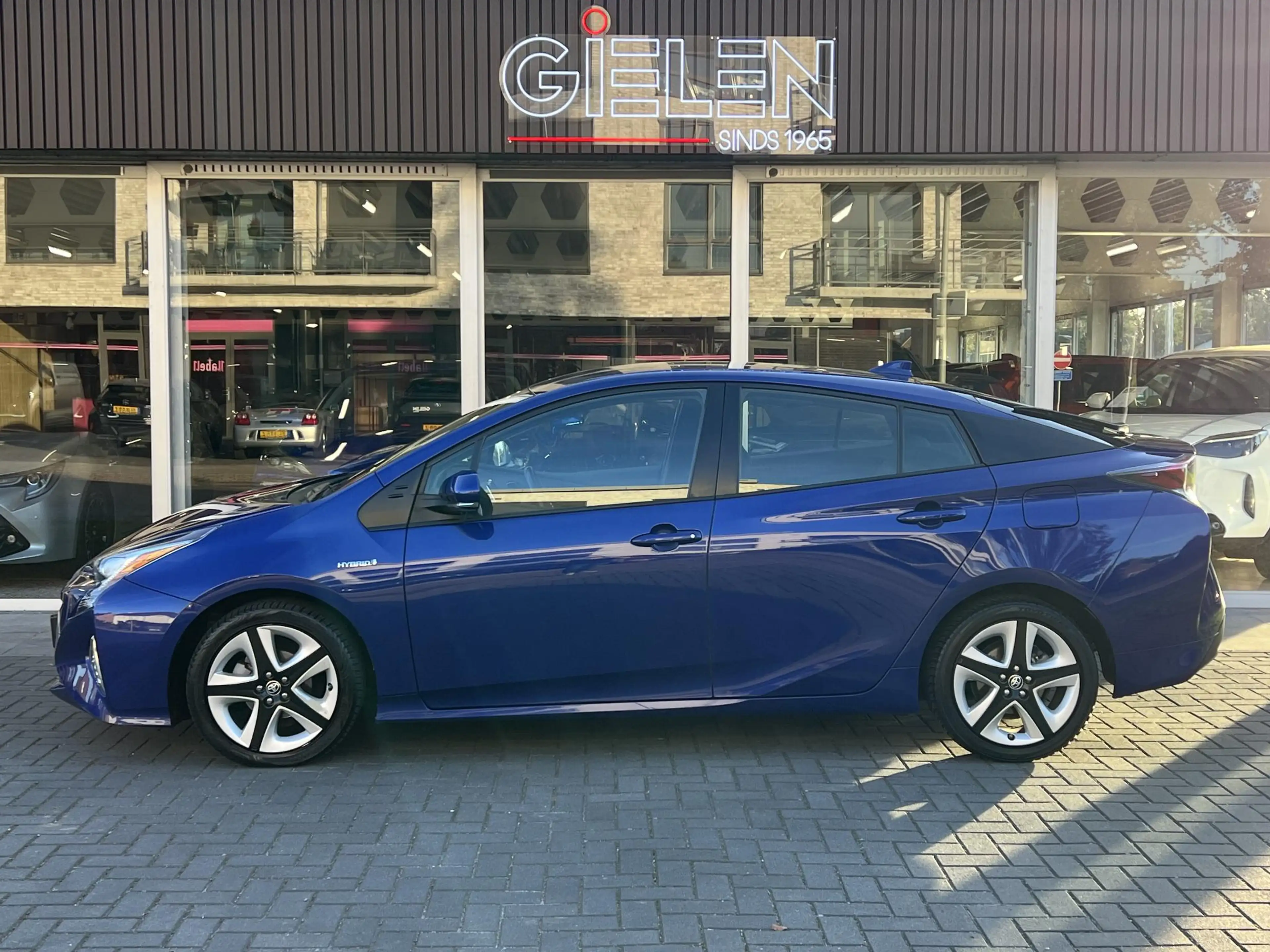 Toyota Prius 1.8 Dynamic | Trekhaak, Head up display, Parkeerca — photo 12