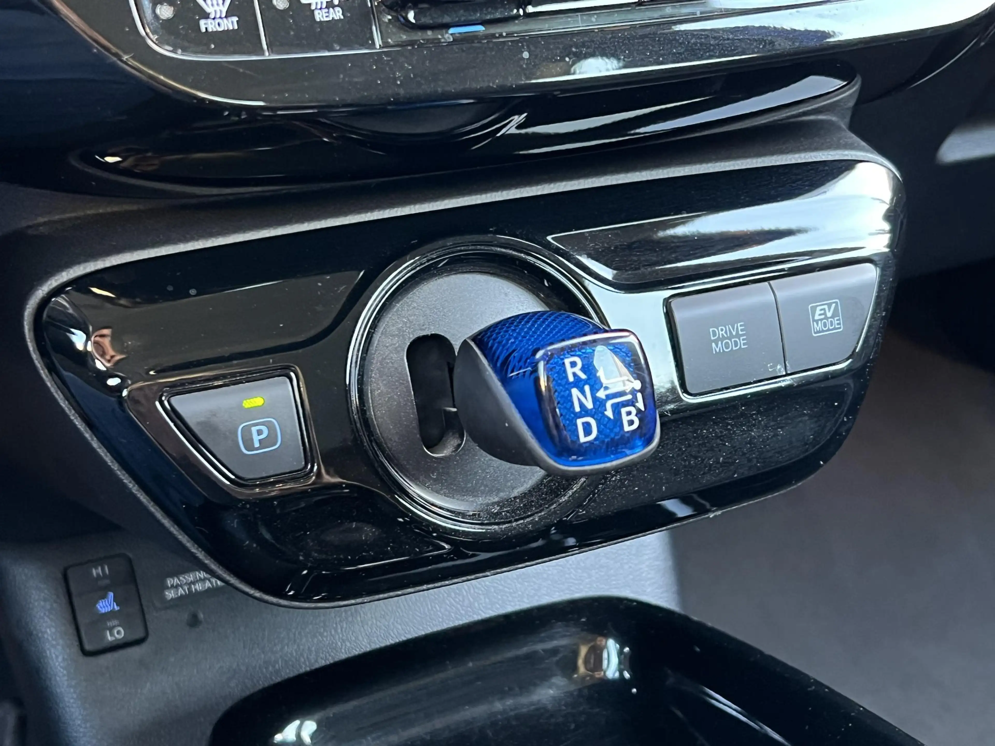 Toyota Prius 1.8 Dynamic | Trekhaak, Head up display, Parkeerca — photo 30
