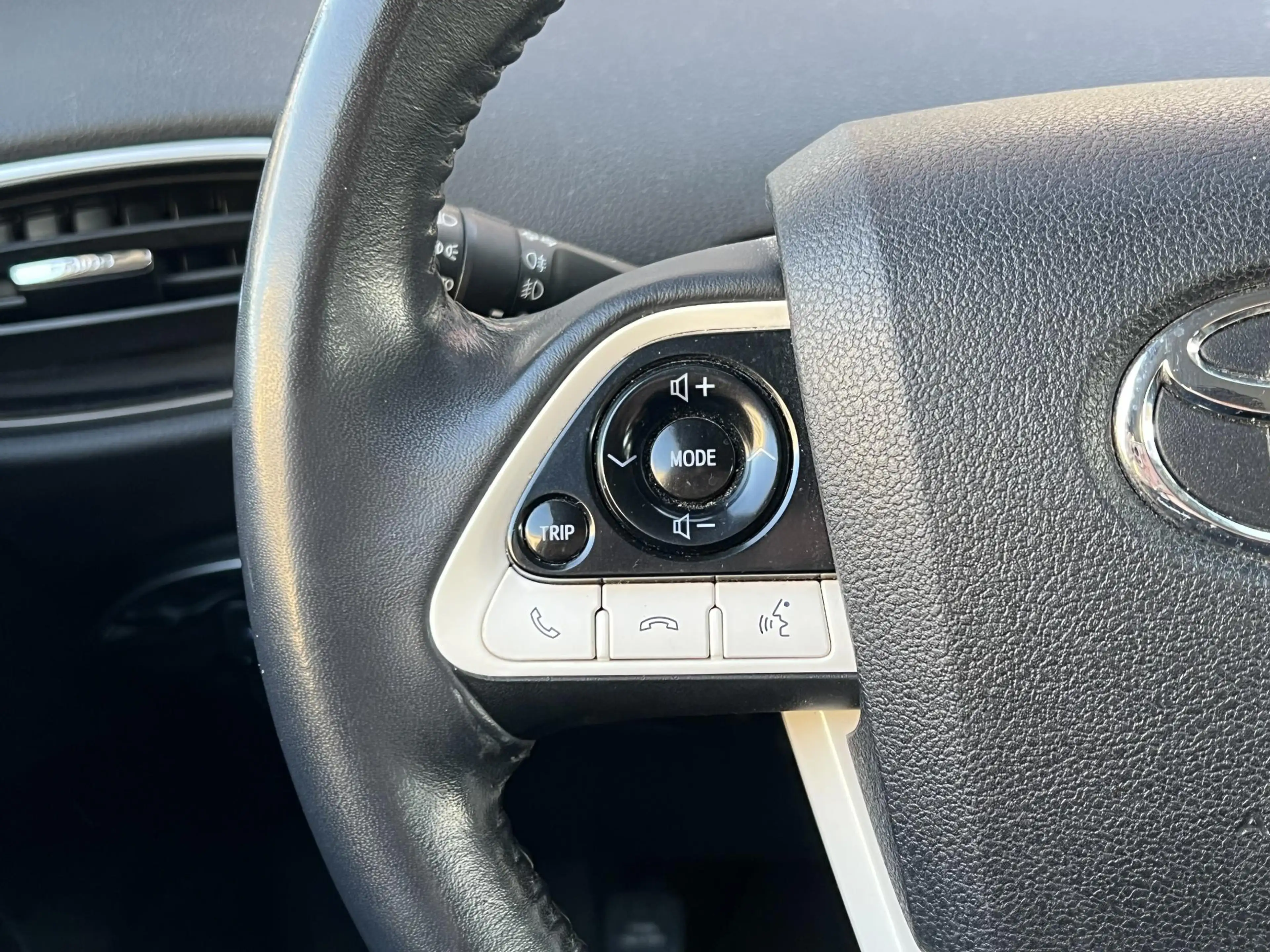 Toyota Prius 1.8 Dynamic | Trekhaak, Head up display, Parkeerca — photo 24