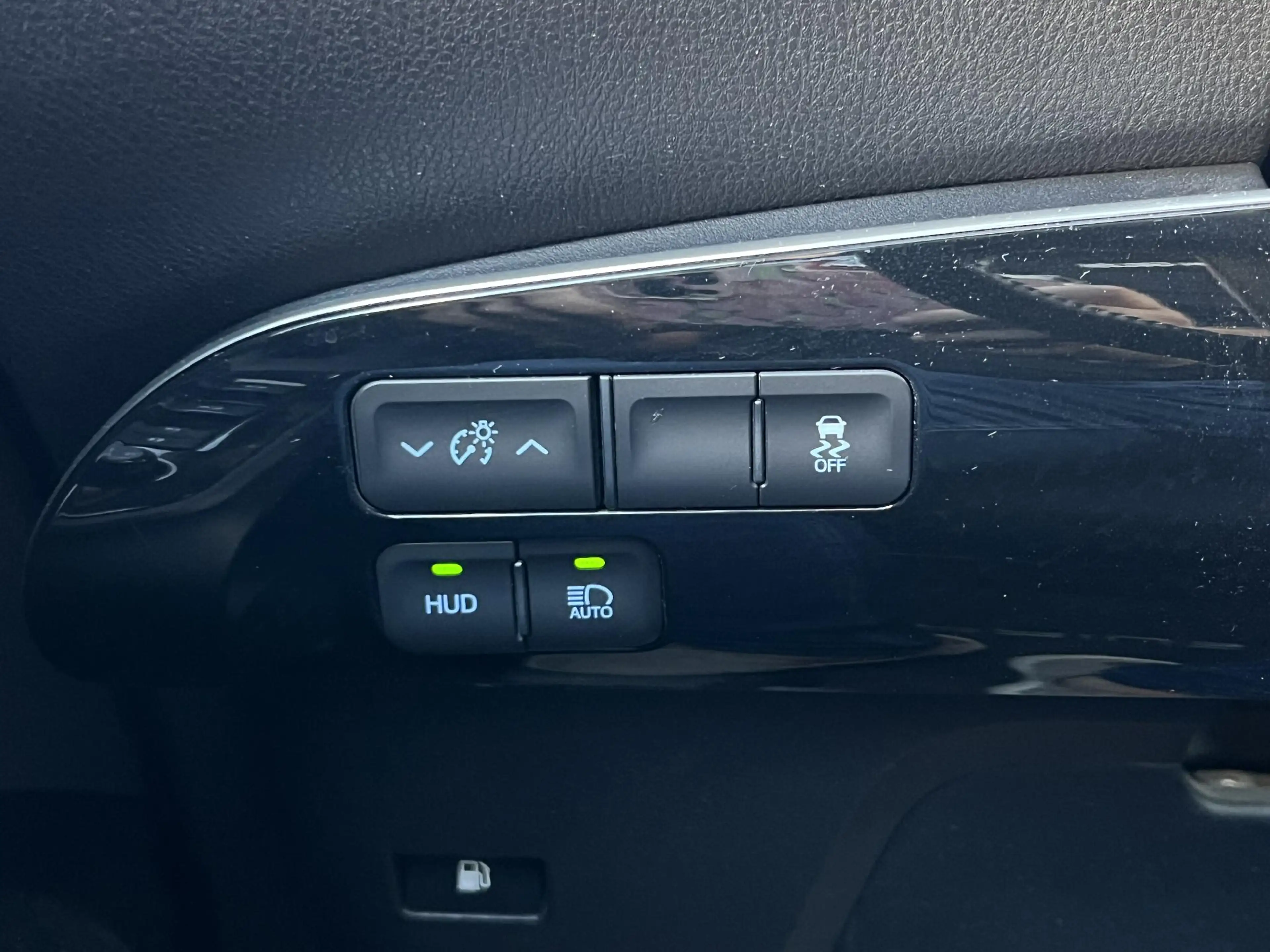 Toyota Prius 1.8 Dynamic | Trekhaak, Head up display, Parkeerca — photo 26