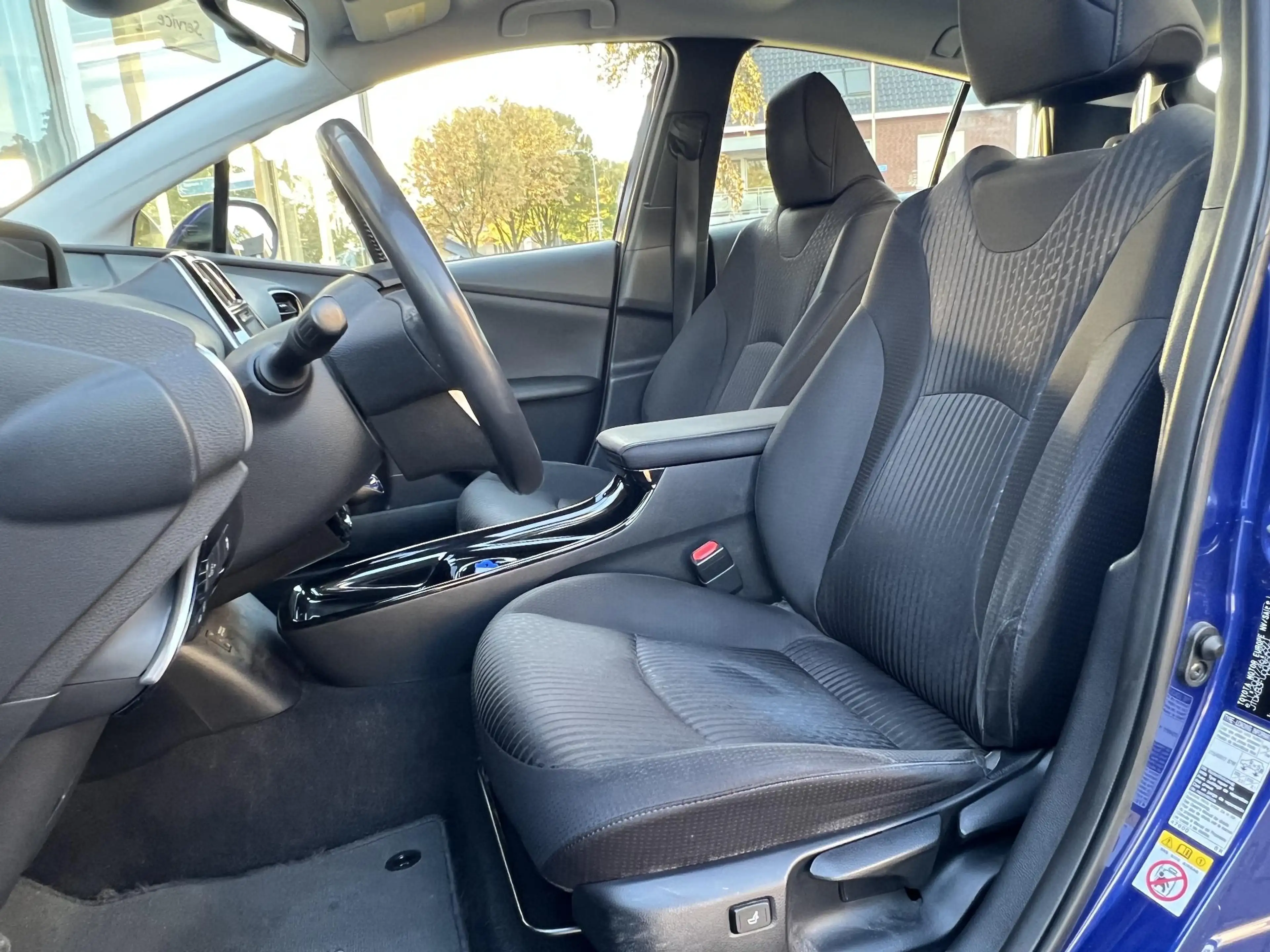 Toyota Prius 1.8 Dynamic | Trekhaak, Head up display, Parkeerca — photo 23