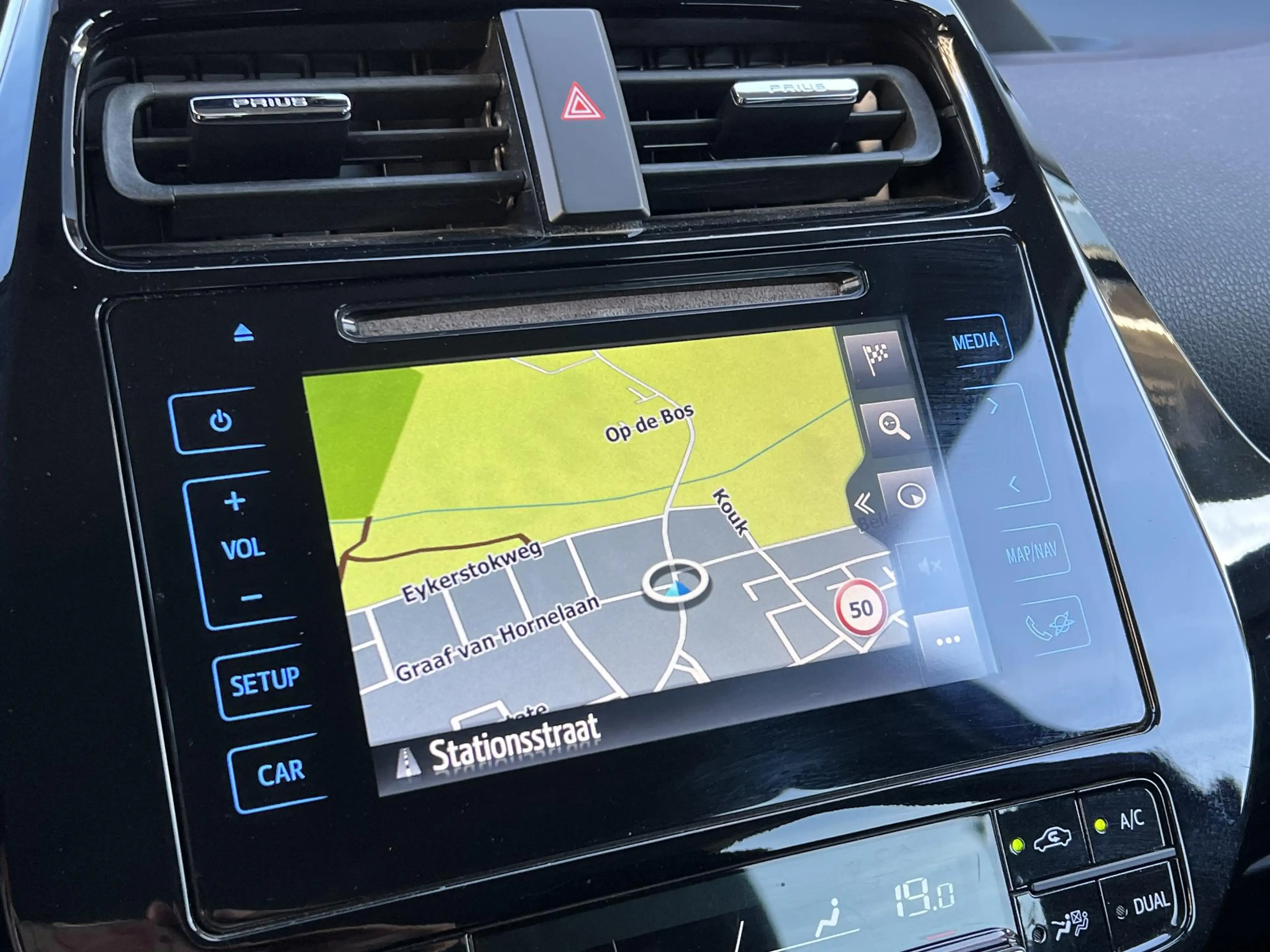 Toyota Prius 1.8 Dynamic | Trekhaak, Head up display, Parkeerca — photo 34