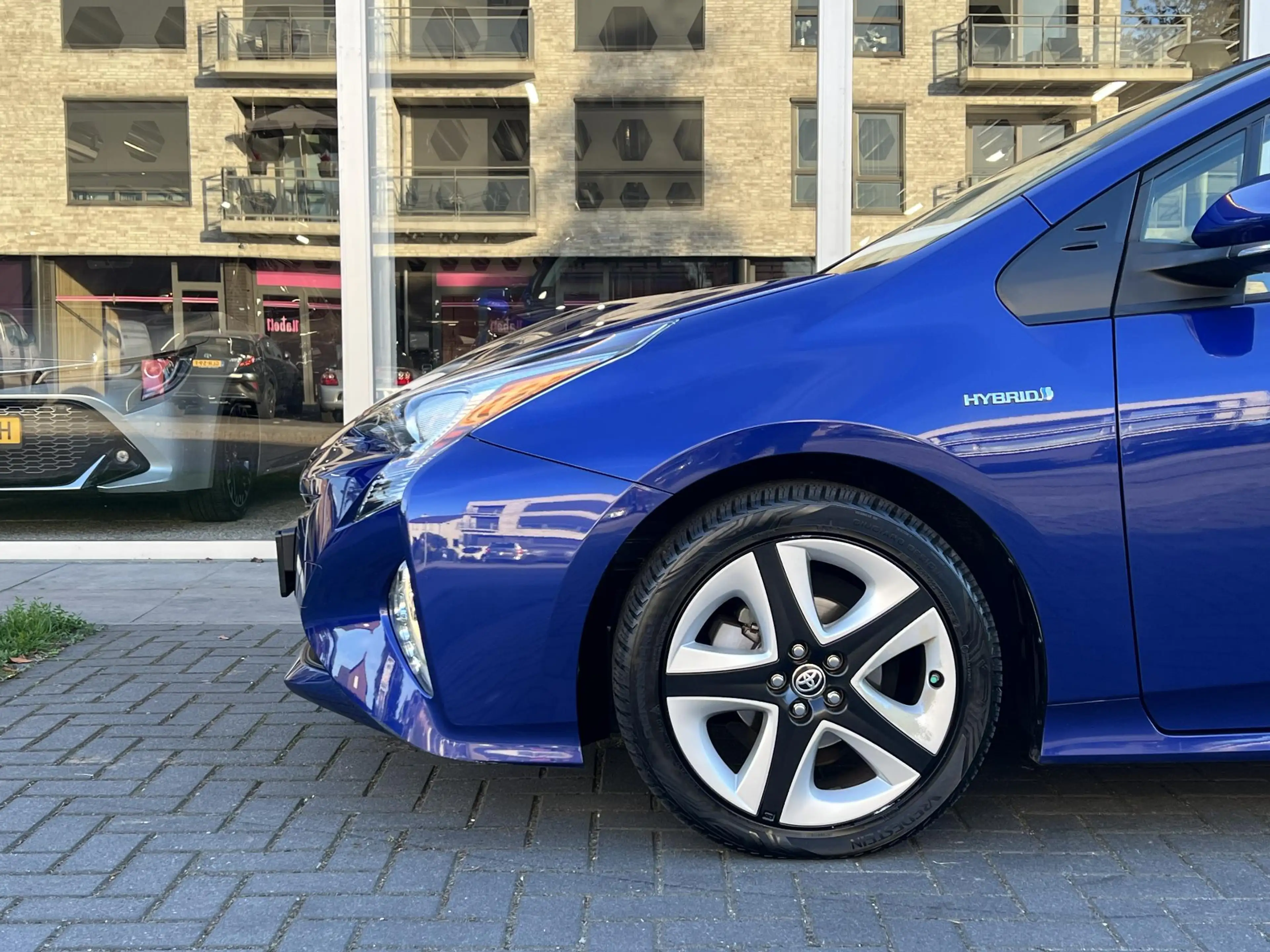 Toyota Prius 1.8 Dynamic | Trekhaak, Head up display, Parkeerca — photo 13