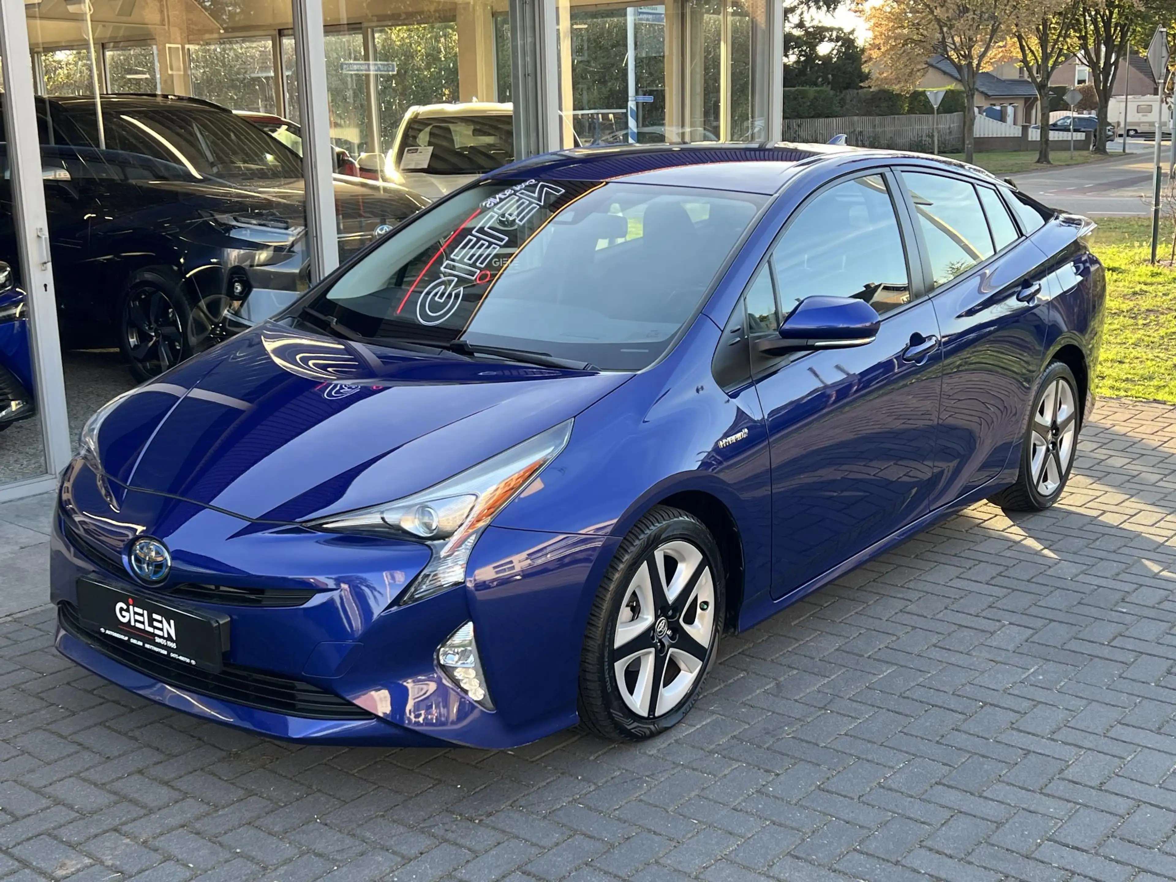 Toyota Prius 1.8 Dynamic | Trekhaak, Head up display, Parkeerca — photo 14