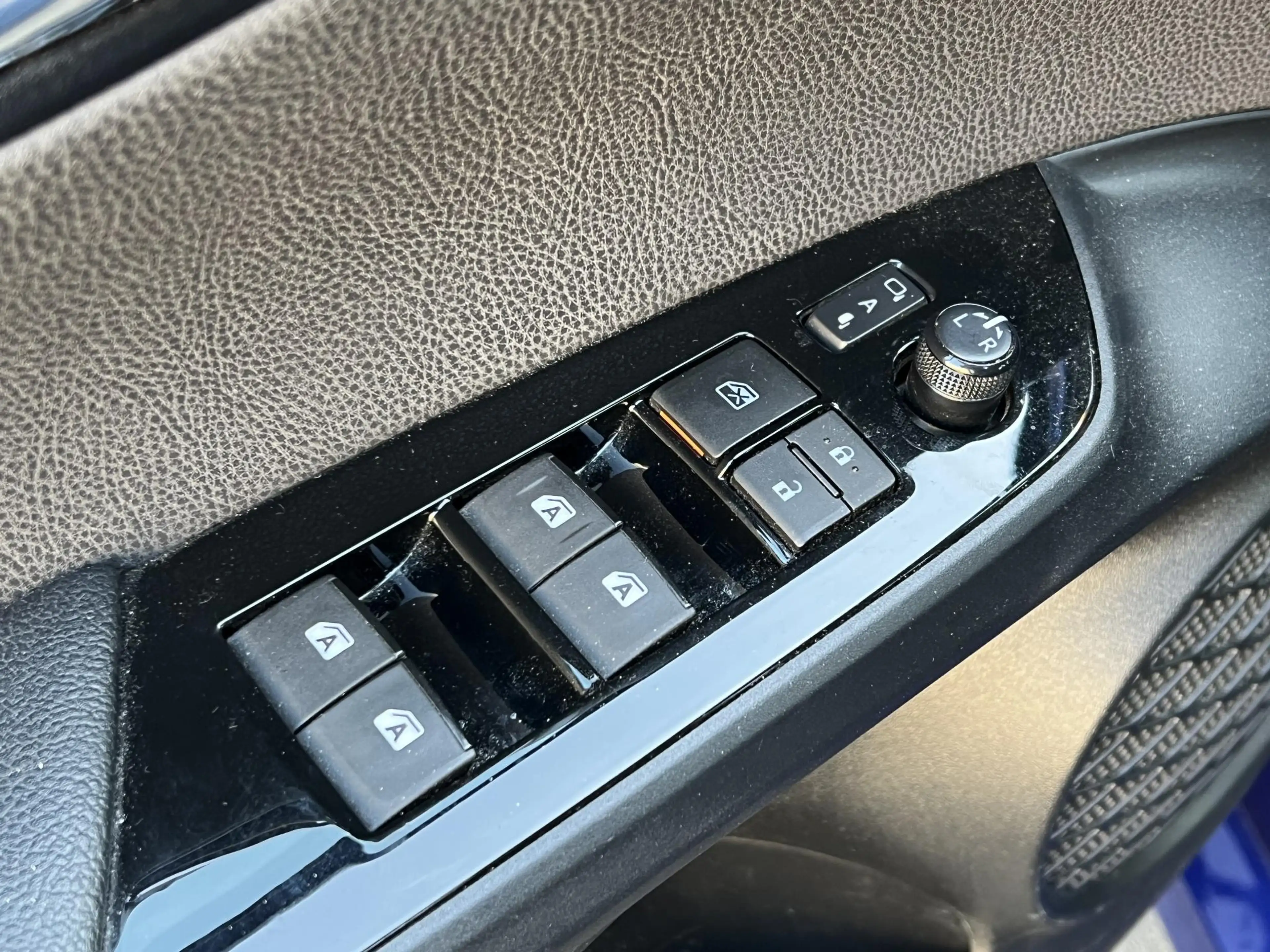 Toyota Prius 1.8 Dynamic | Trekhaak, Head up display, Parkeerca — photo 21