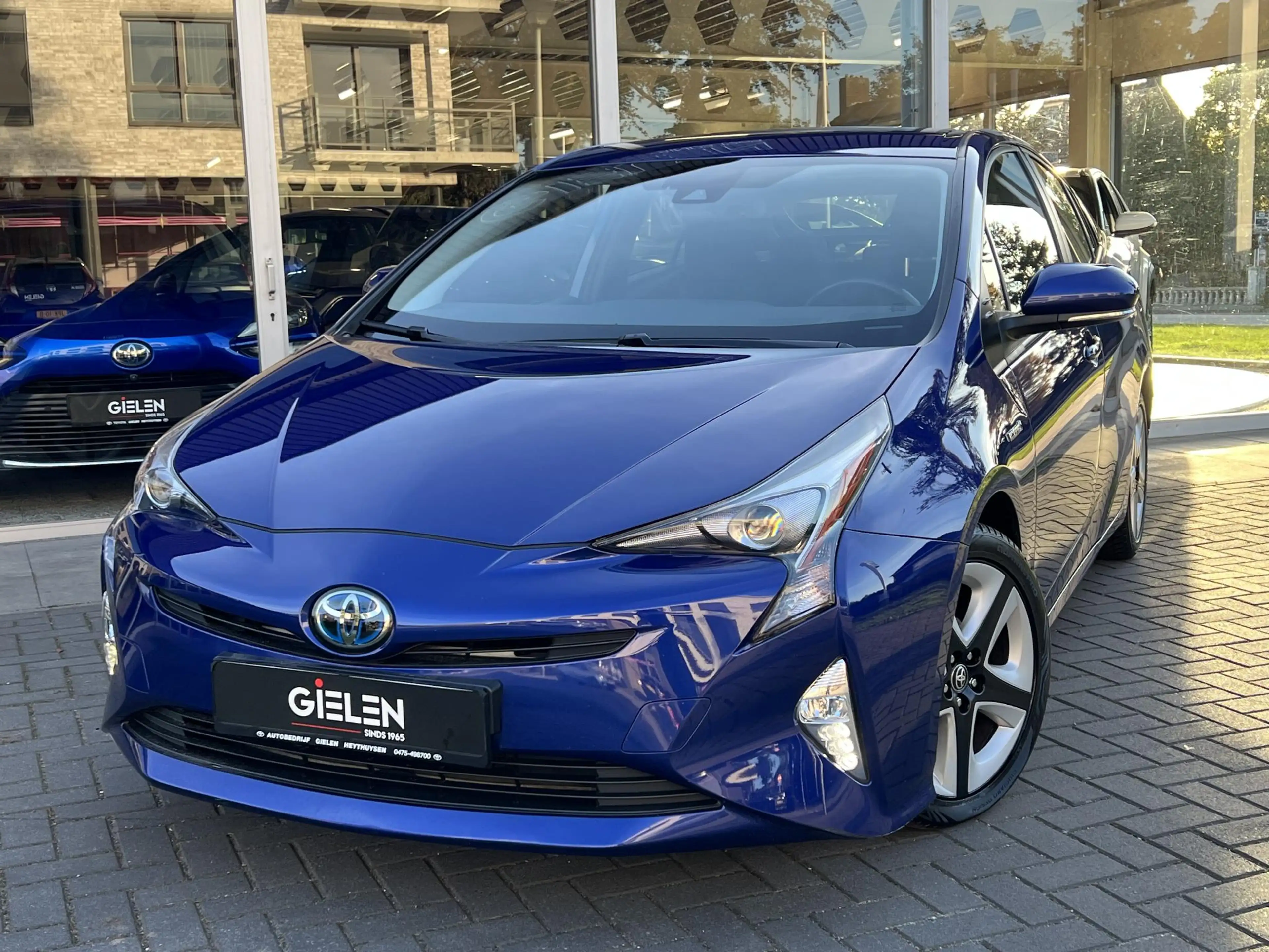 Toyota Prius 1.8 Dynamic | Trekhaak, Head up display, Parkeerca — photo 9