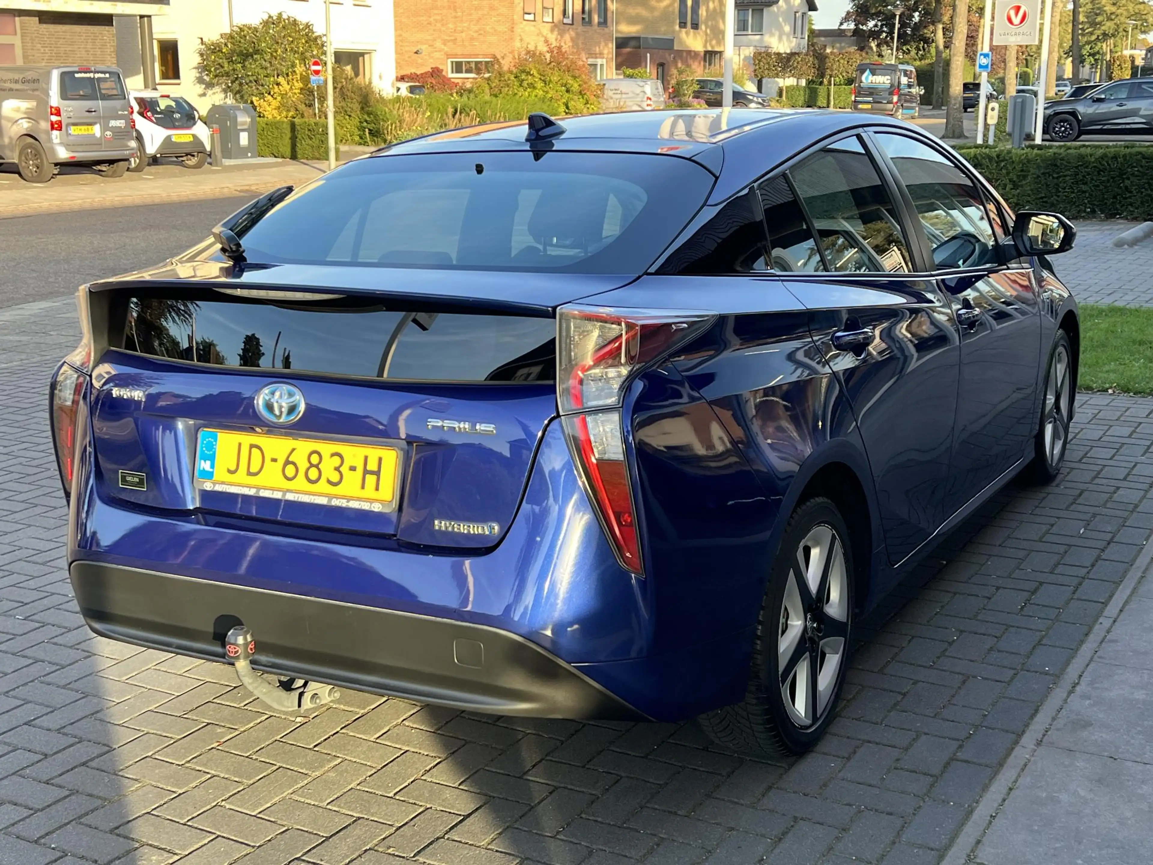 Toyota Prius 1.8 Dynamic | Trekhaak, Head up display, Parkeerca — photo 6