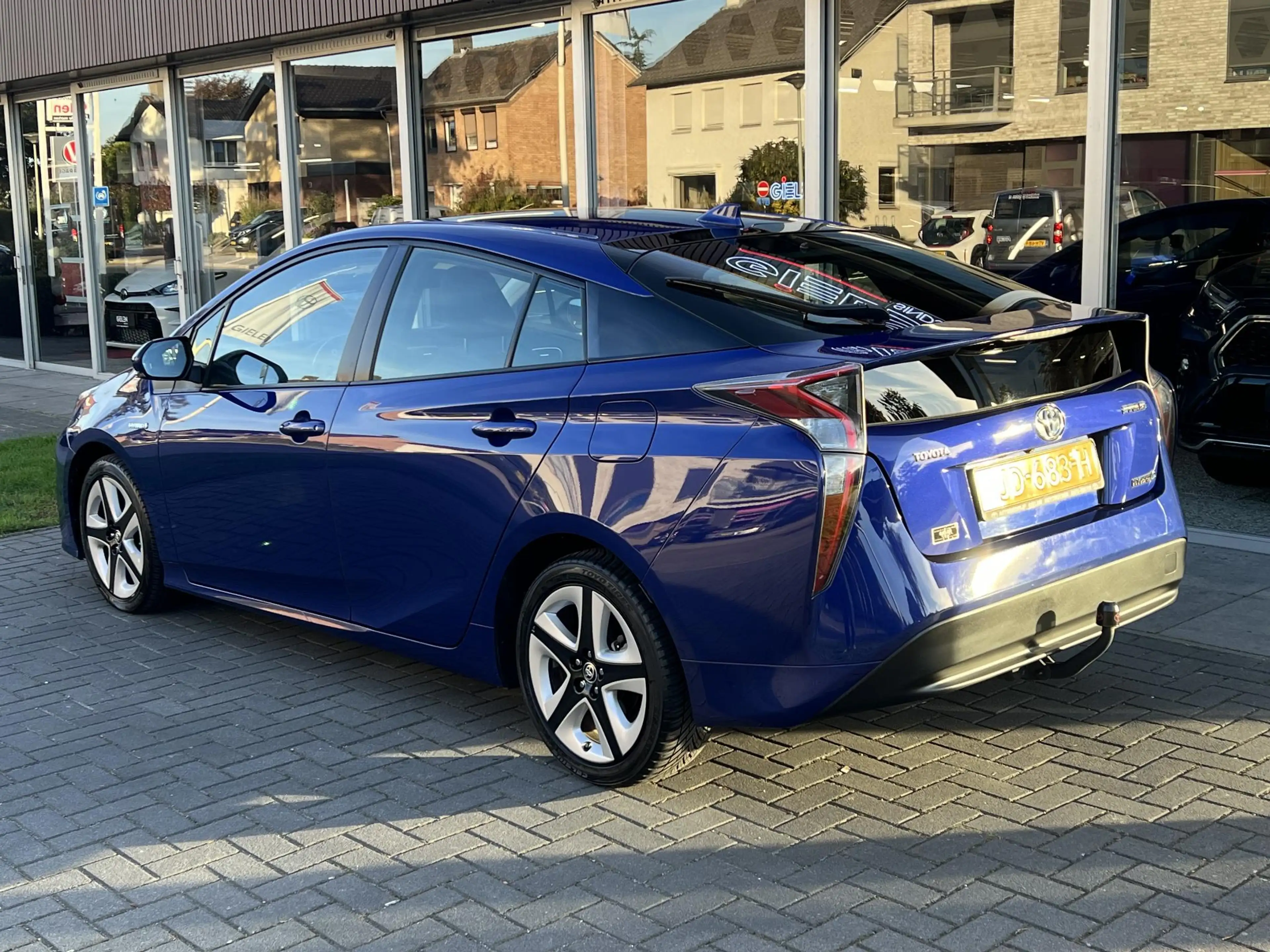 Toyota Prius 1.8 Dynamic | Trekhaak, Head up display, Parkeerca — photo 7