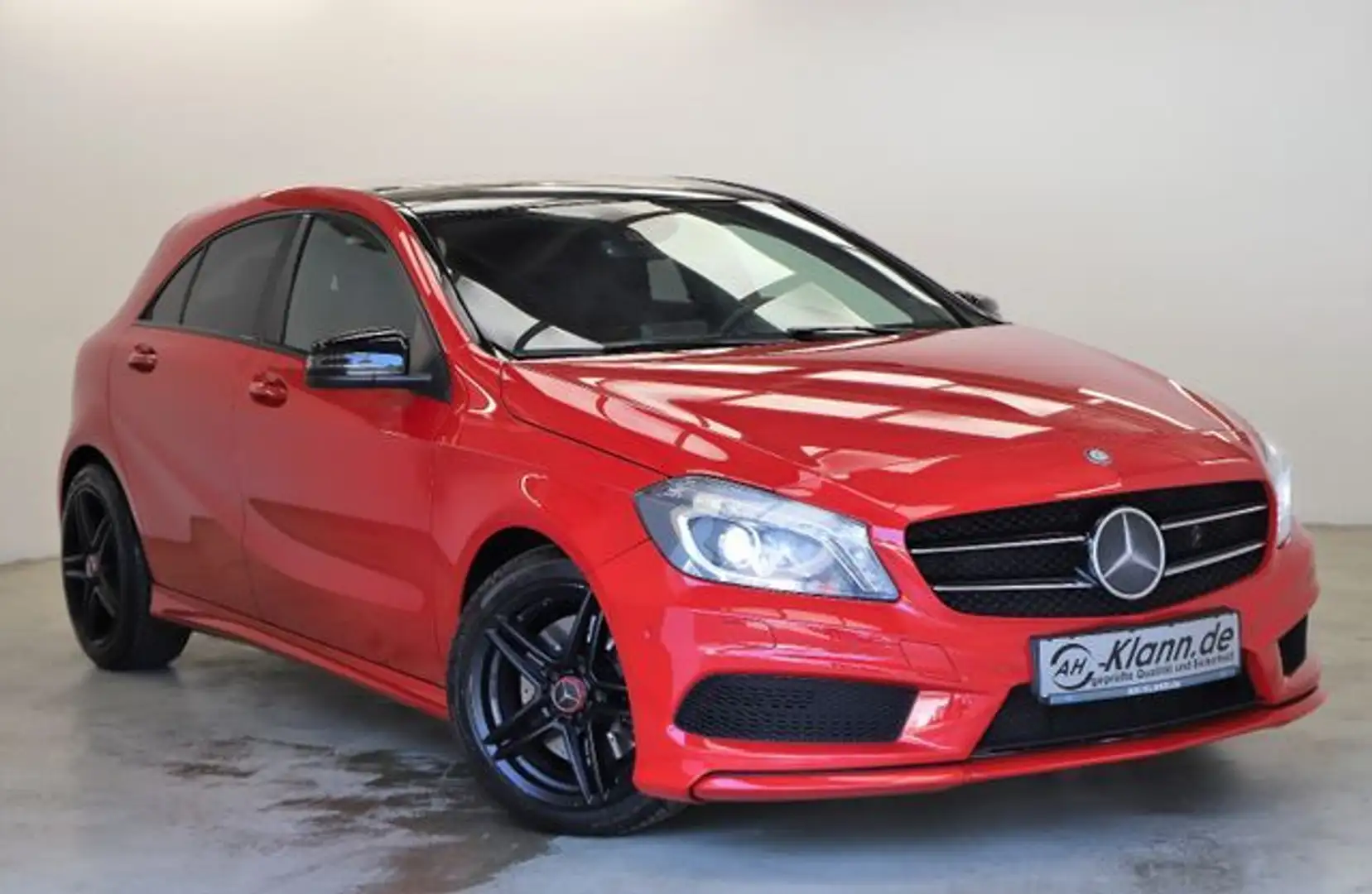 Mercedes-Benz A 250 211PS 7G AMG Carplay Pano H&K ACC Rouge - 1