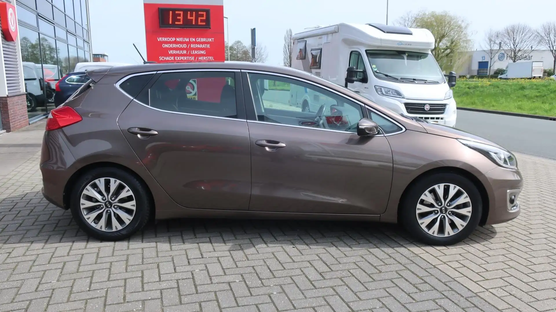 Kia Ceed / cee'd / Achteruitrijcamera / Cruise / Airco / Navi Brun - 2