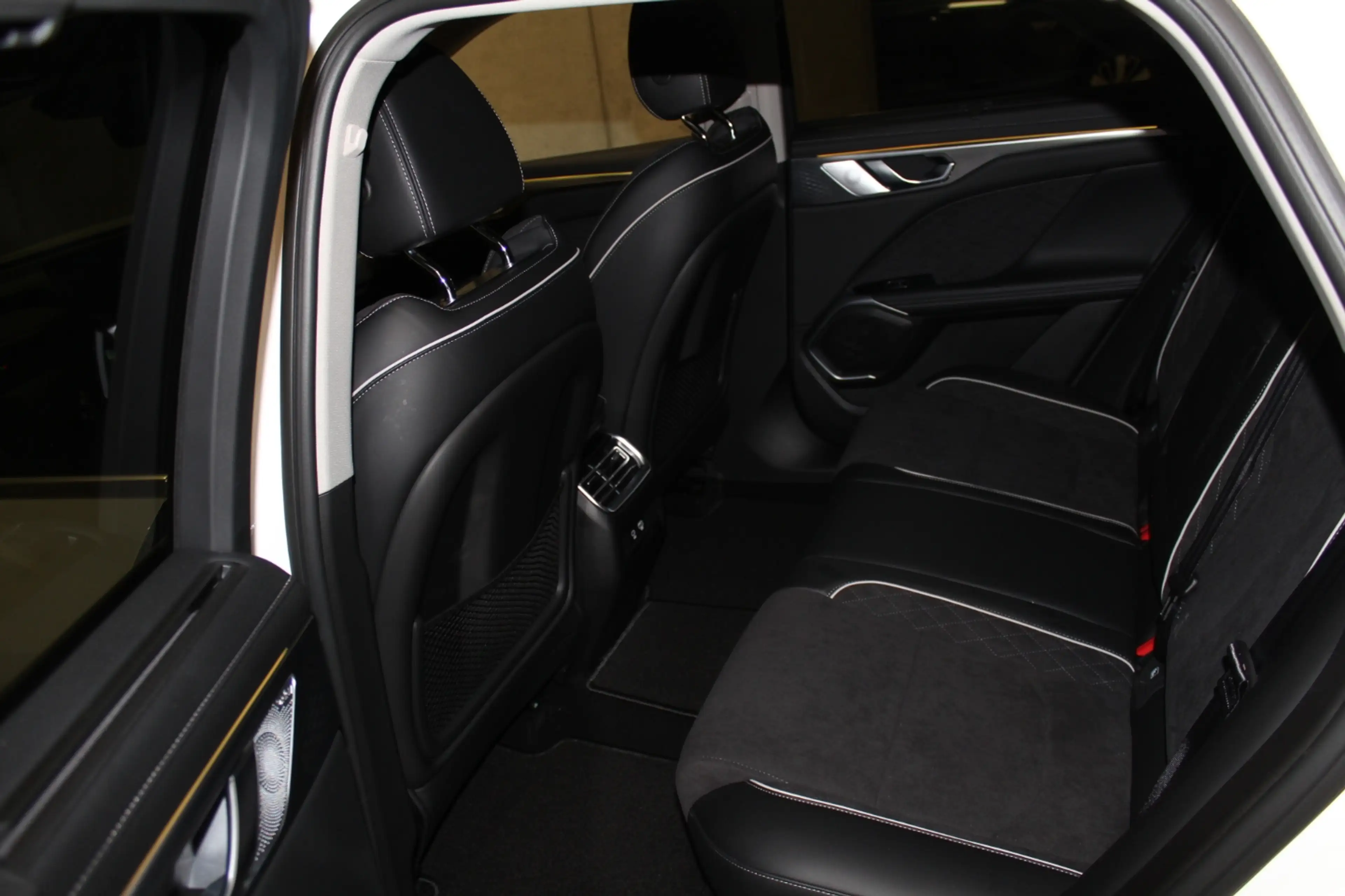 GWM WEY 05 Luxury Allrad — photo 10