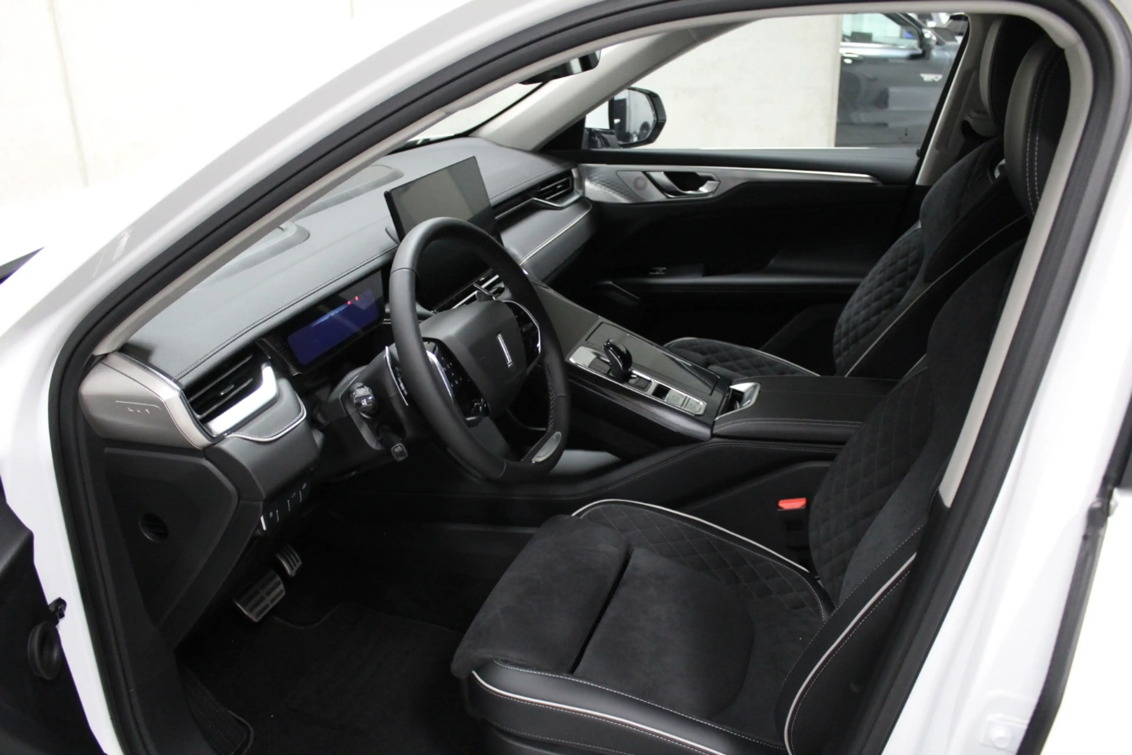 GWM WEY 05 Luxury Allrad — photo 9