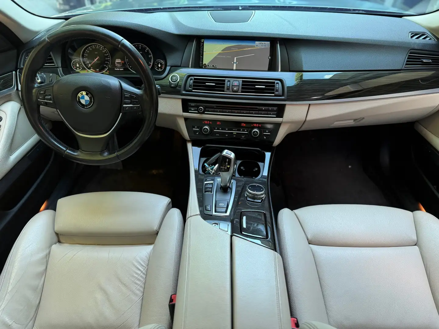 BMW 520 5-serie Touring 520i High Executive l Individual L Grijs - 2