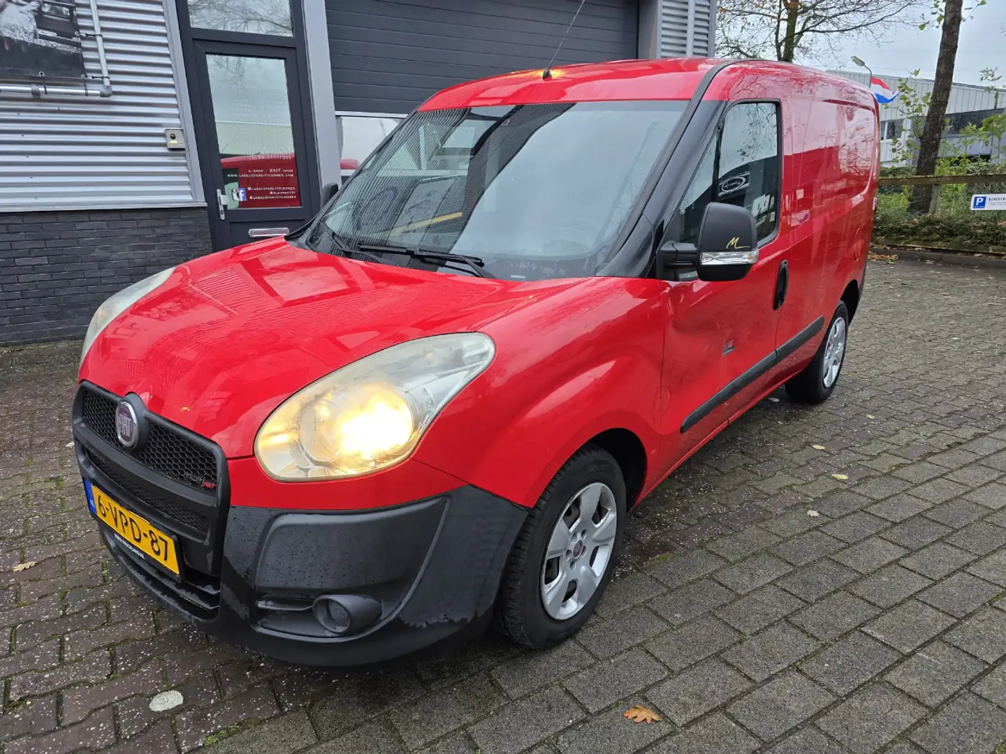 Fiat Doblo Cargo 1.3 Multijet sx blanke lak schade Rood - 1