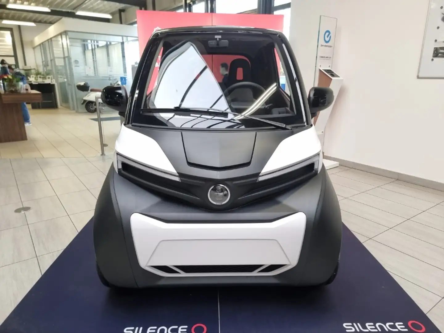 Silence S04 2 Batterien L7 11,2kWh 149km 85km/h LED Keyless BT Weiß - 2