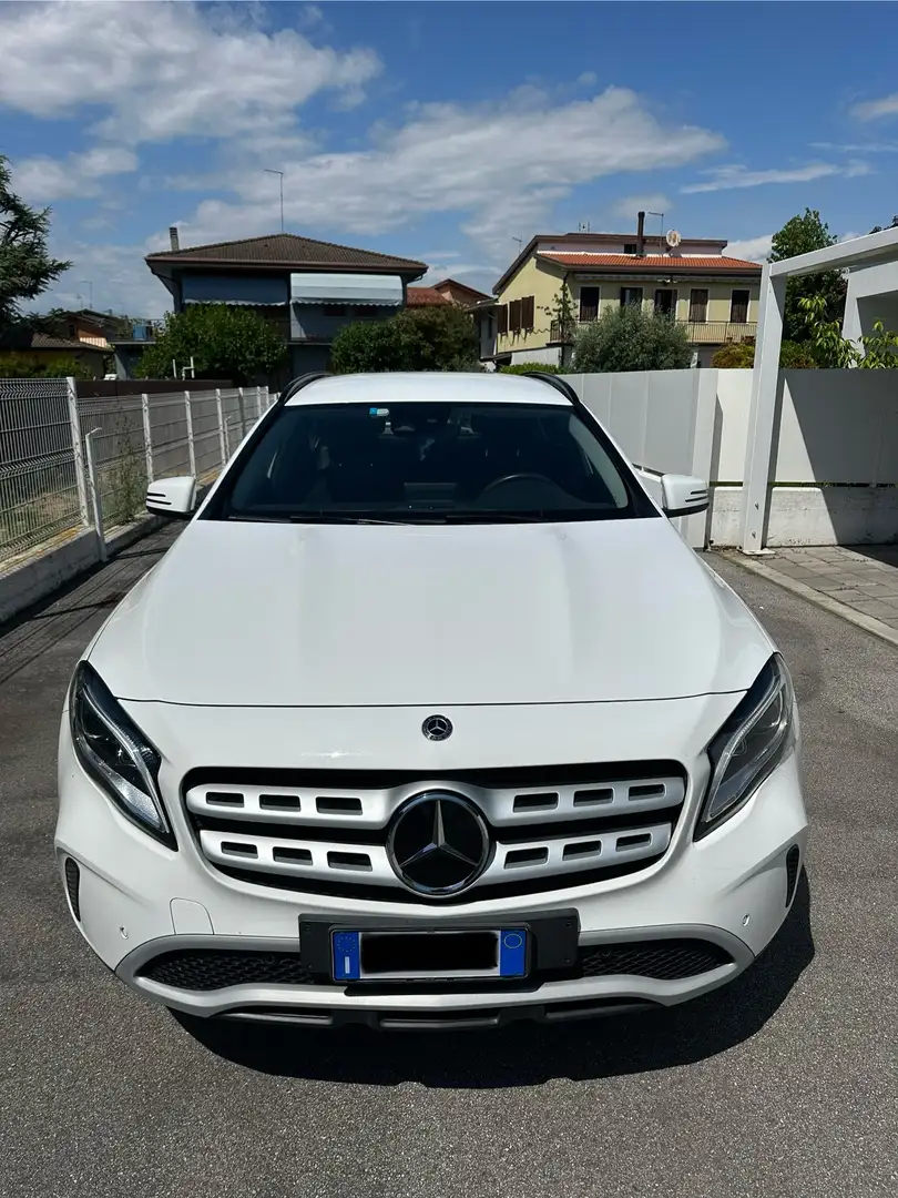 Mercedes-Benz GLA 200 d Business 4matic auto - 1