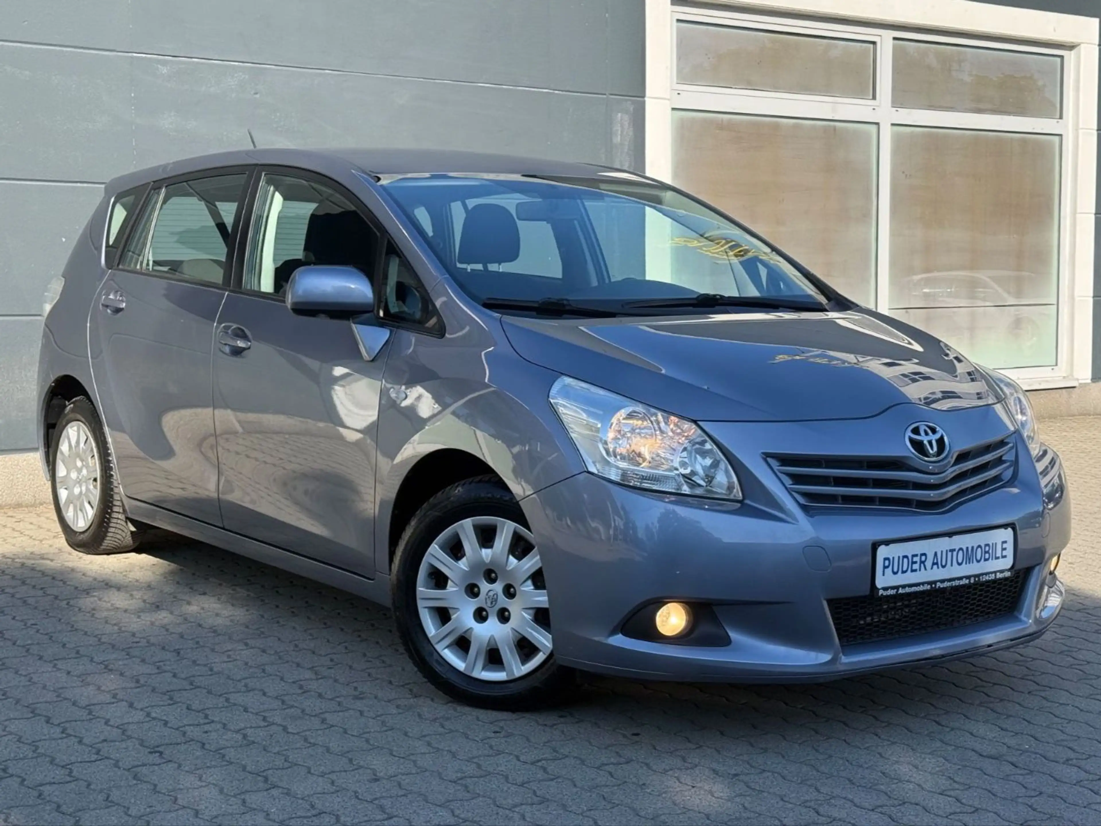 Toyota Verso 1.6 Life 132PS 7-Sitzer Klima AHK 2.Hand