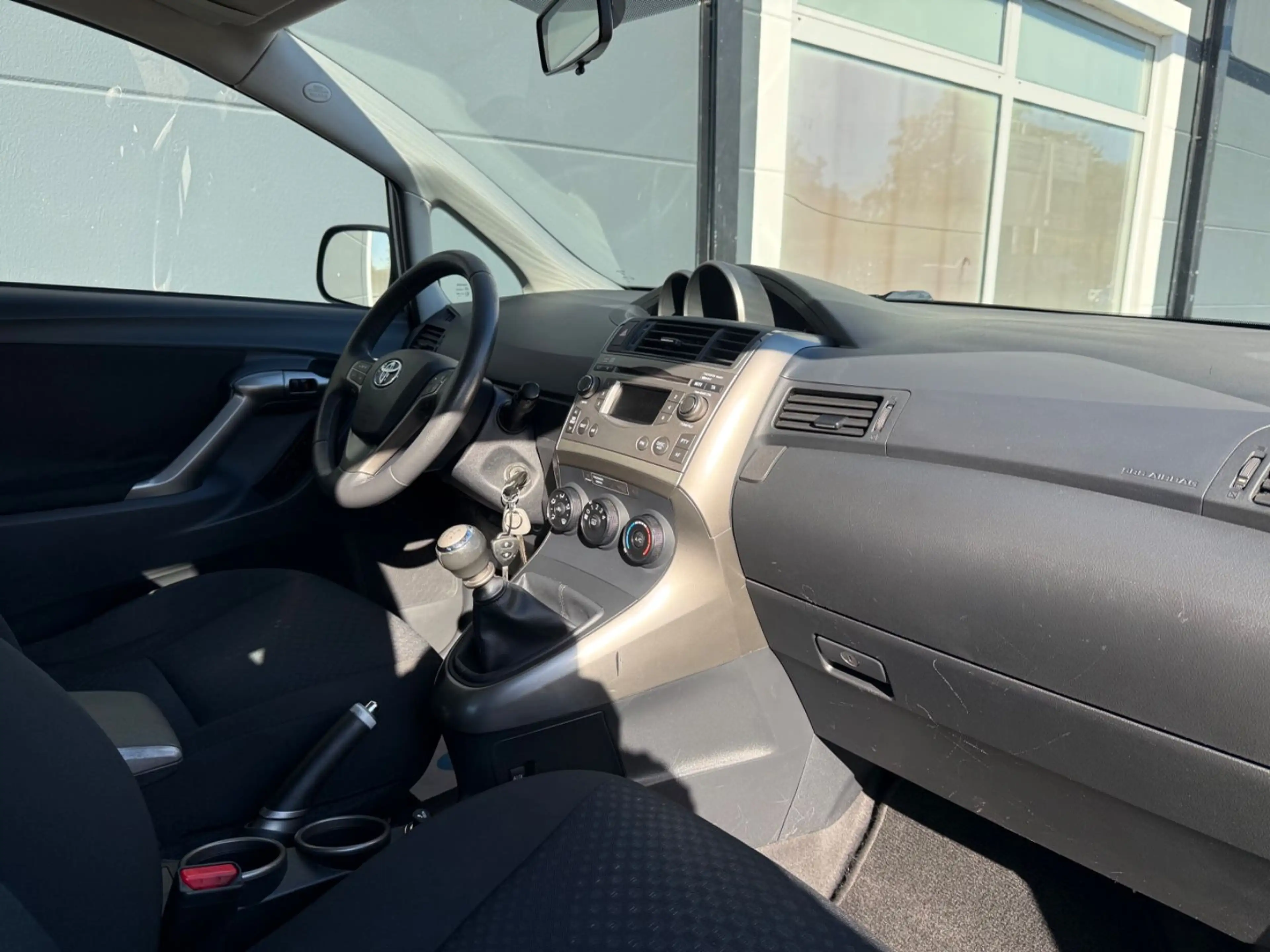 Toyota Verso 1.6 Life 132PS 7-Sitzer Klima AHK 2.Hand — photo 14