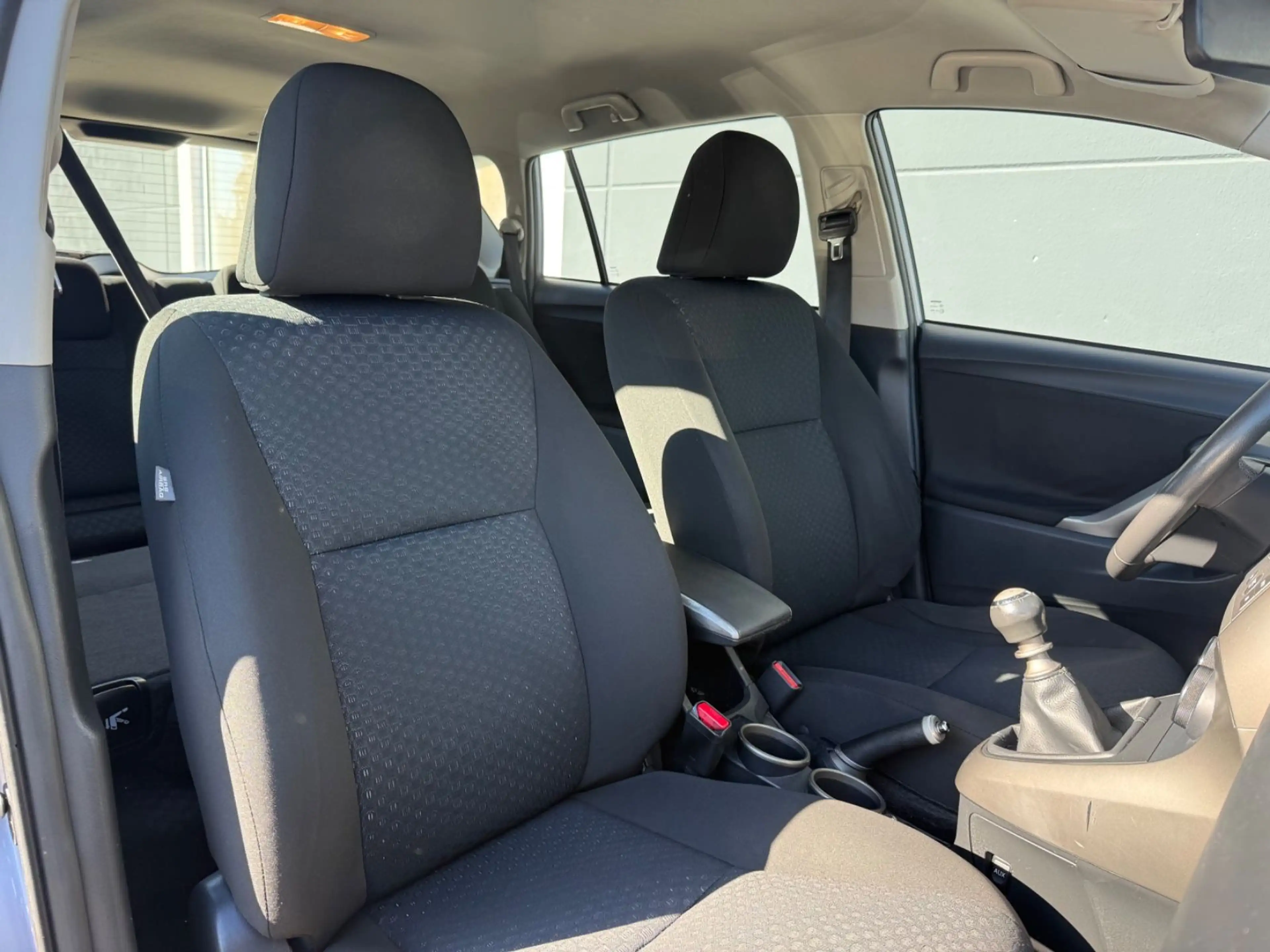 Toyota Verso 1.6 Life 132PS 7-Sitzer Klima AHK 2.Hand — photo 15