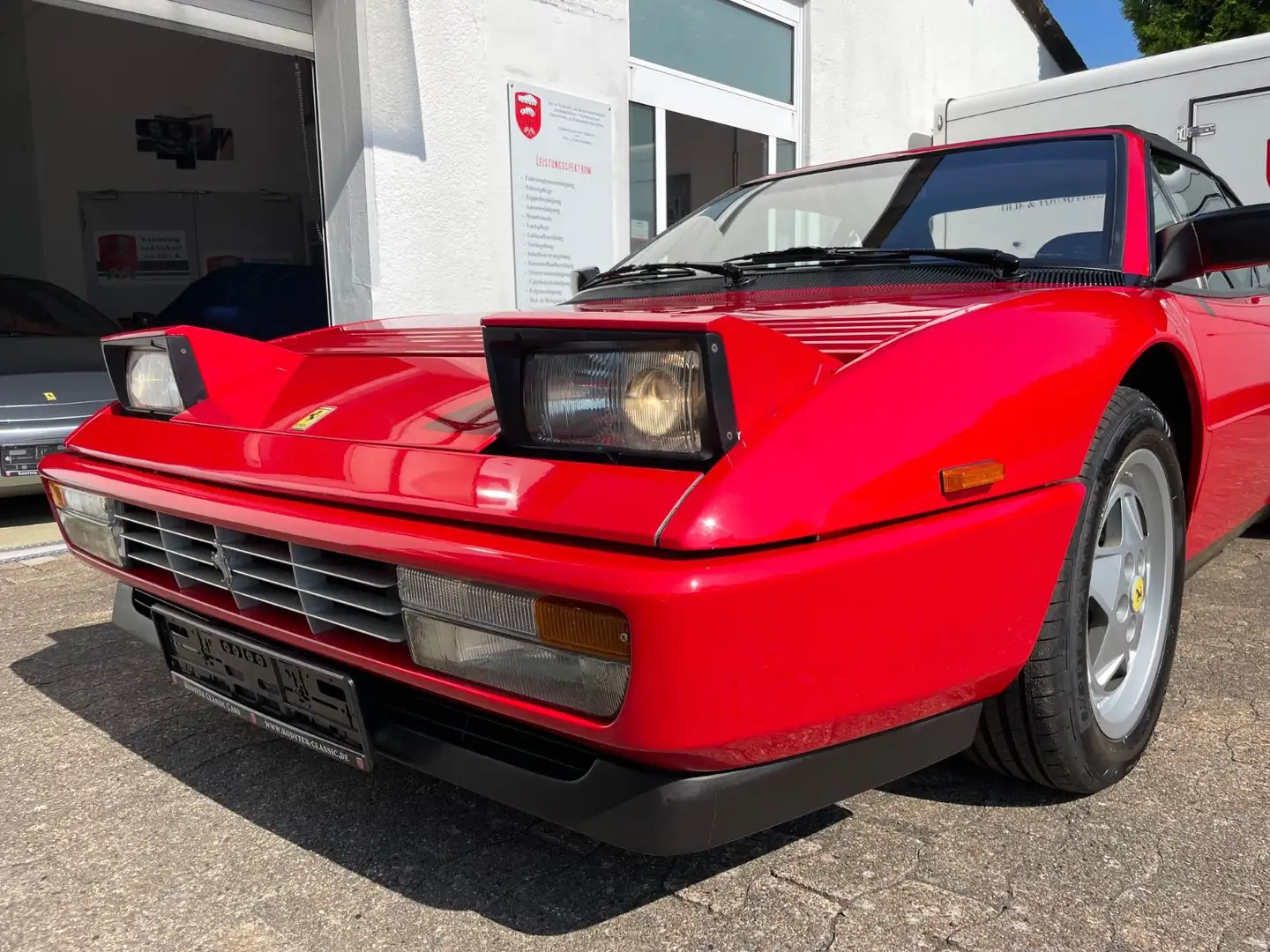 Ferrari Mondial T Cabrio Красный - 1