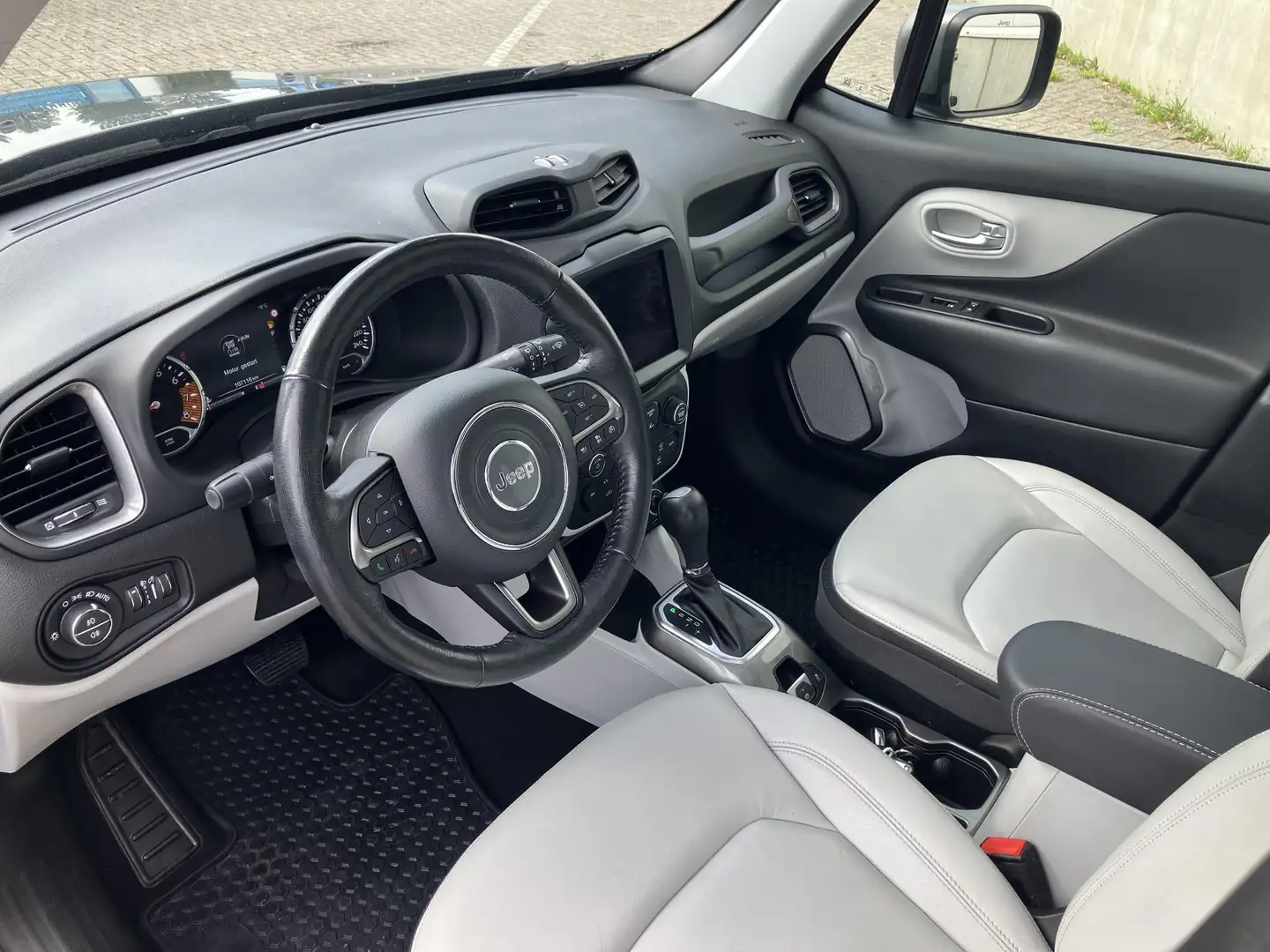 Jeep Renegade 1.3T Freedom Grijs - 2