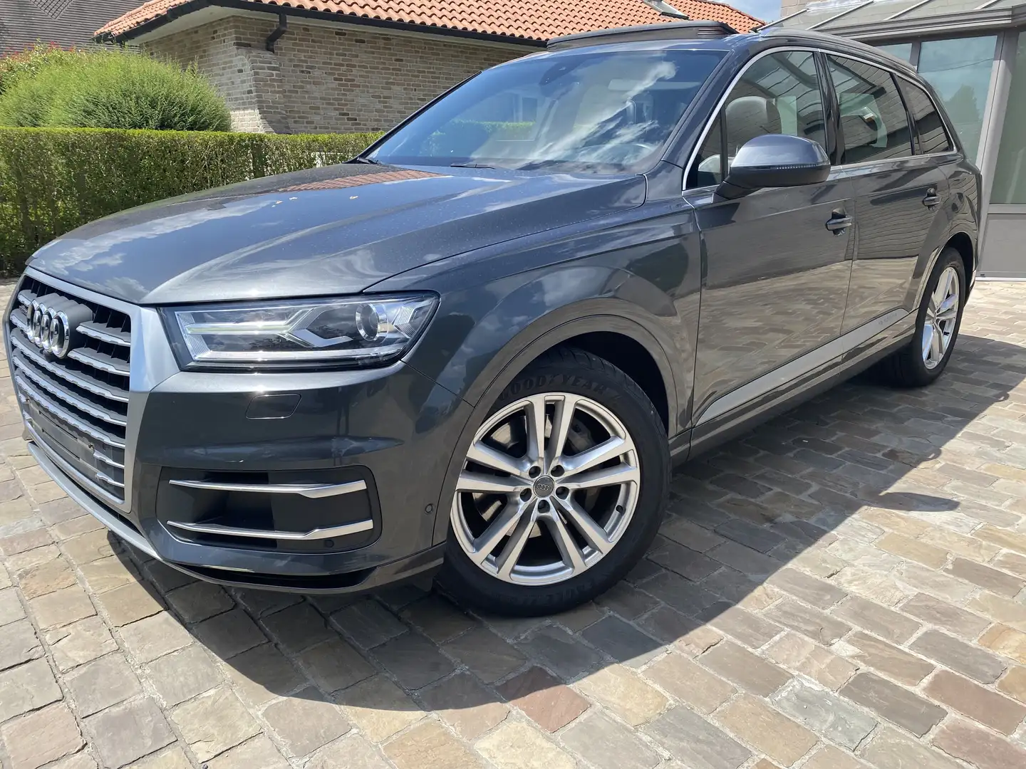 Audi Q7 GERESERVEERD Gris - 1