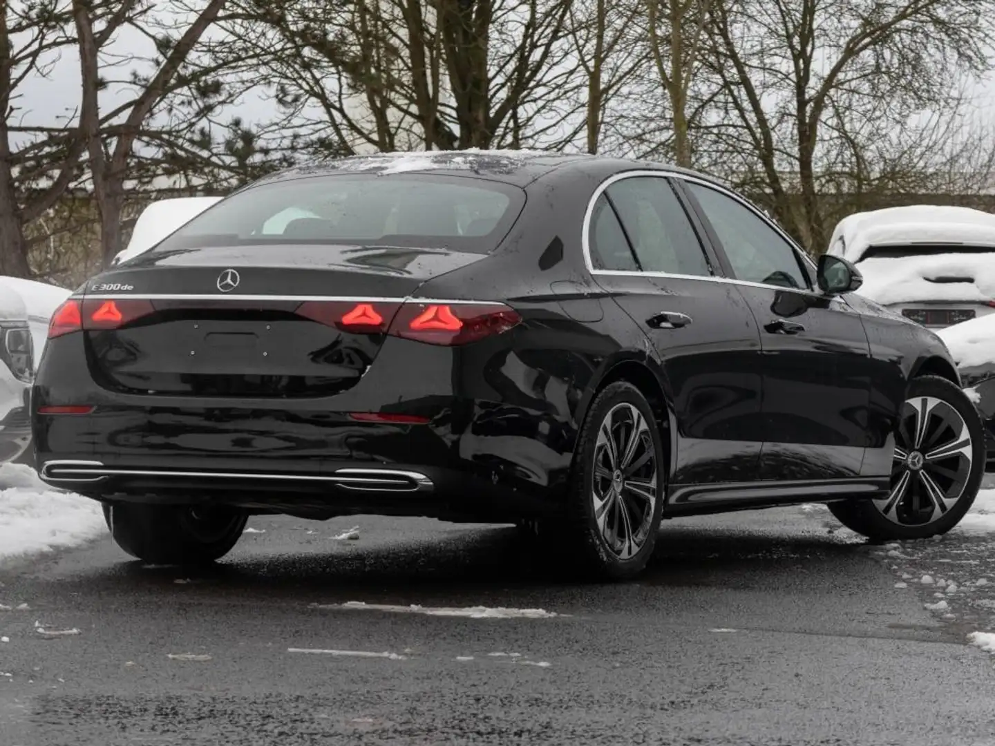 Mercedes-Benz E 300 de Avantgarde/Distr/360/LED/Memo/Keyl/19" Schwarz - 2