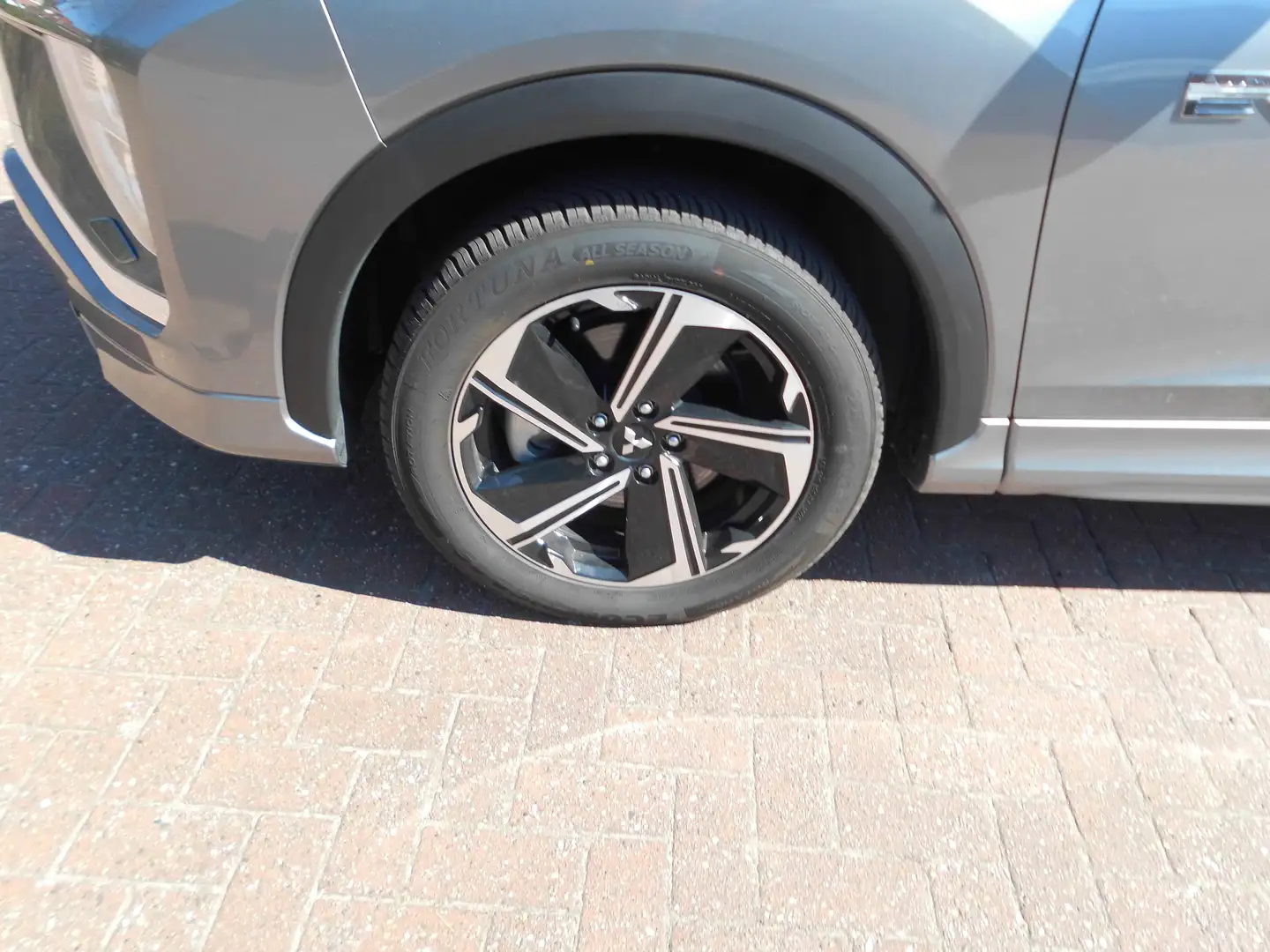 Mitsubishi Eclipse Cross Eclipse+Cross+Plug-In+Hybrid+4WD+Select Grau - 2