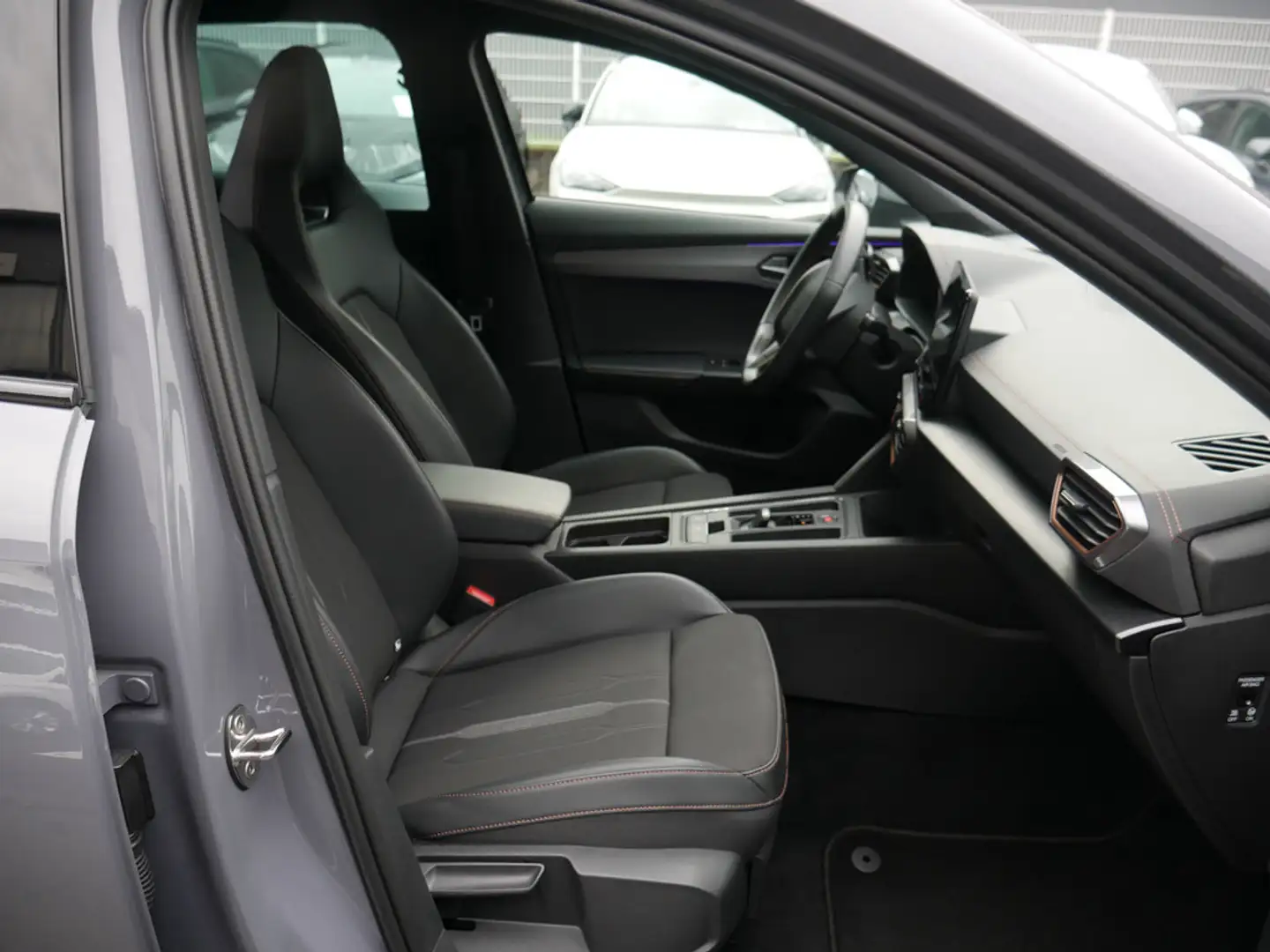 CUPRA Formentor 2.0 TDI 4Drive AHK ACC LED 19"-LM Grau - 2