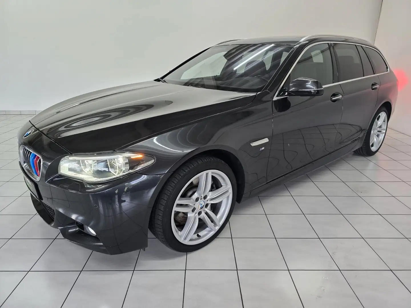 BMW 530 d Touring xDrive M-Paket *AHK *HUD *RFK *Voll Gris - 2