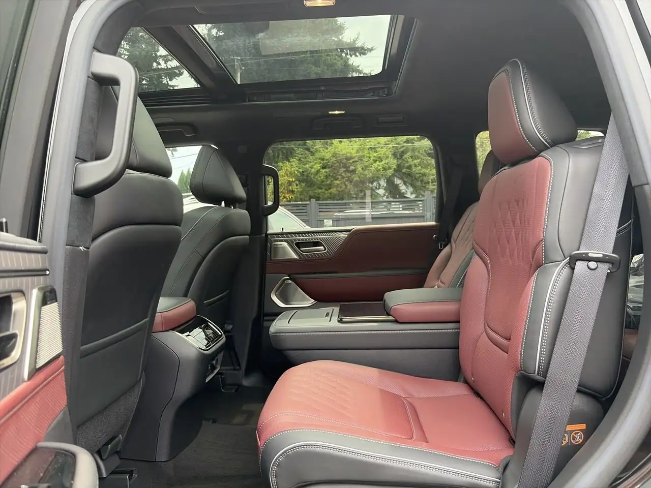 Infiniti QX80 снимка Infiniti QX80